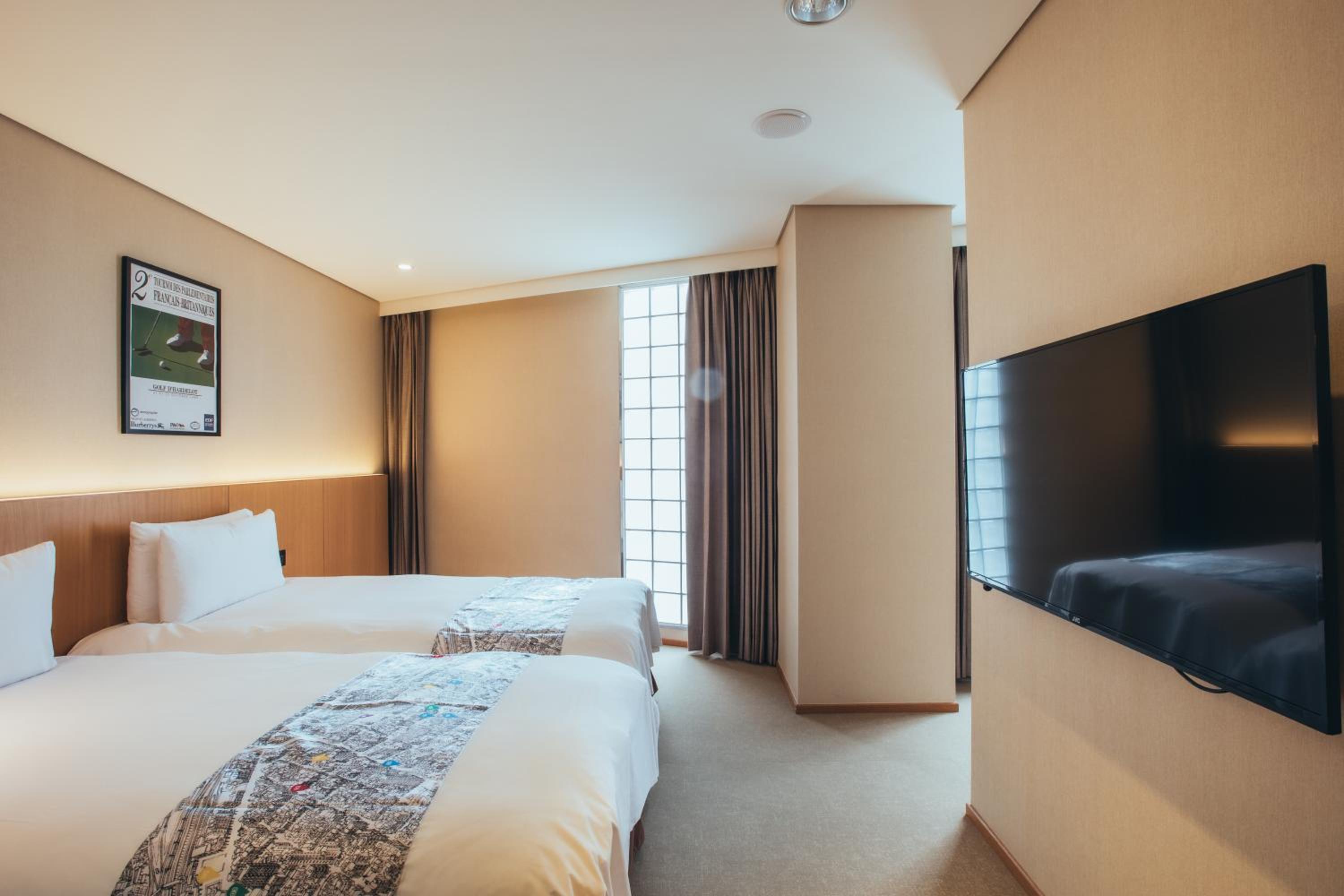 Standard Twin Room with No Window photo 3