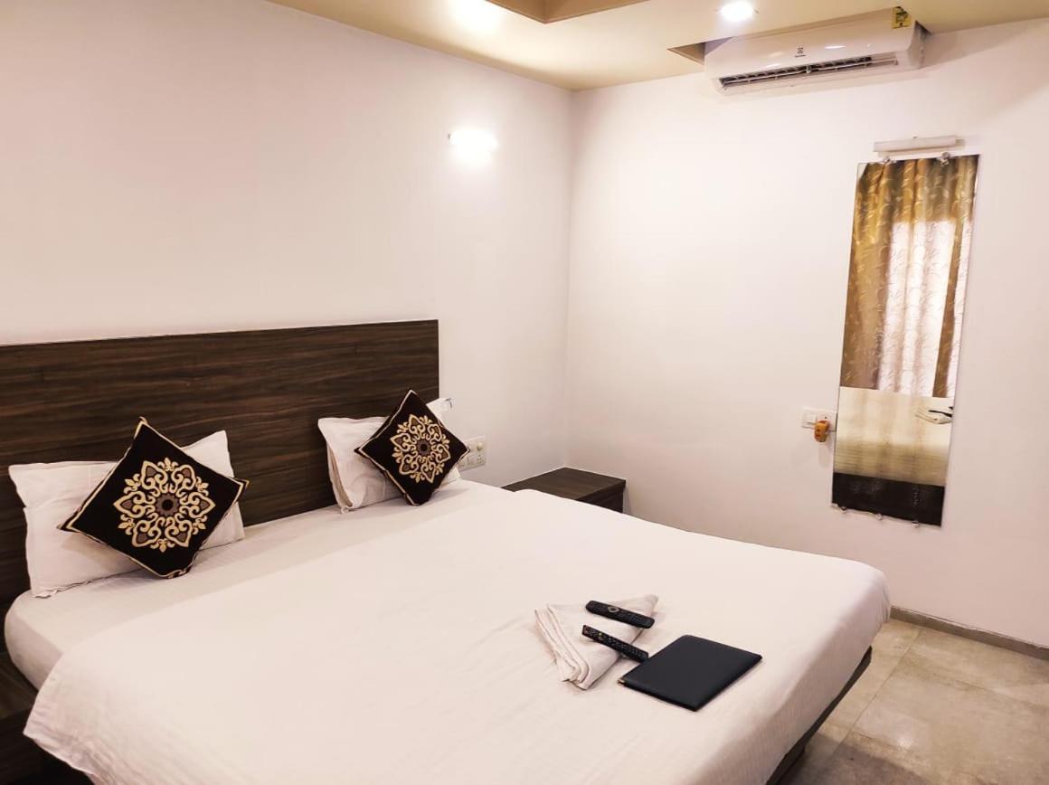 Deluxe Room - Photo 9