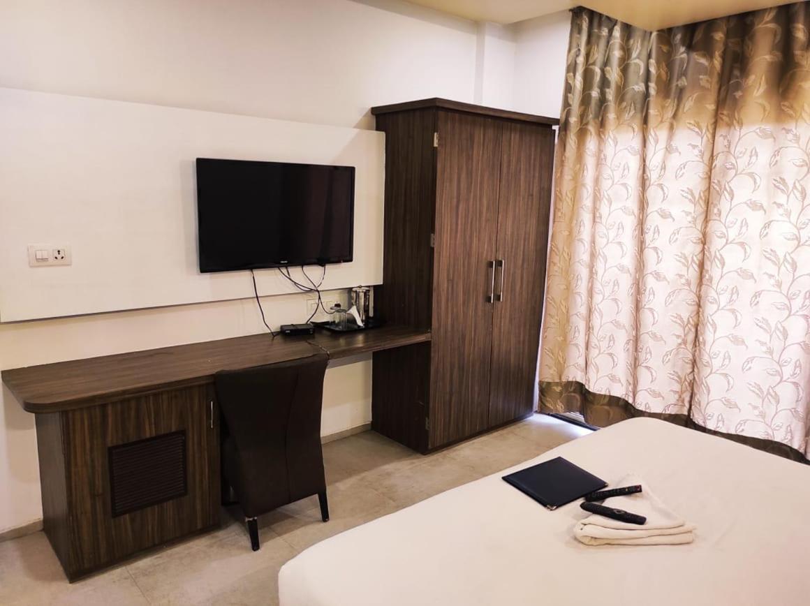 Deluxe Room - Photo 3
