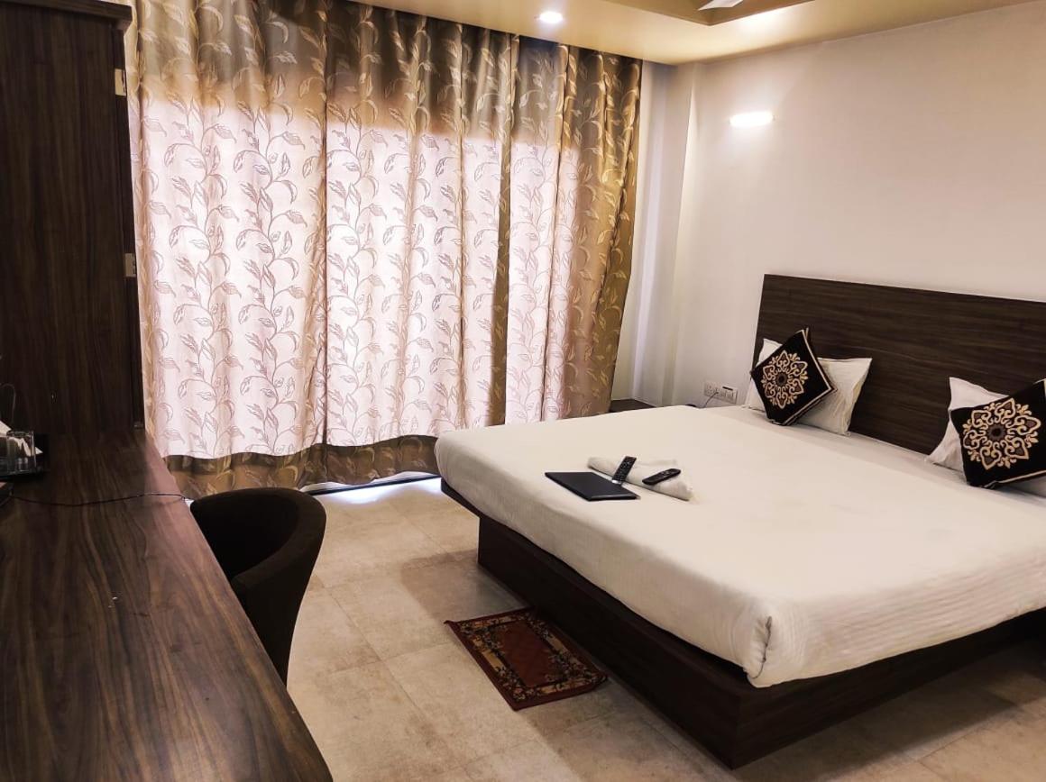 Deluxe Room - Photo 33