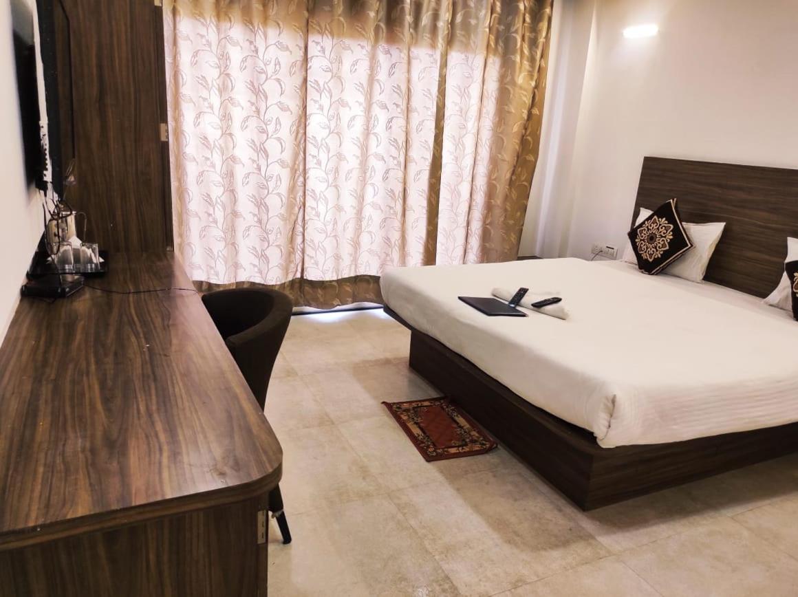 Deluxe Room - Photo 17
