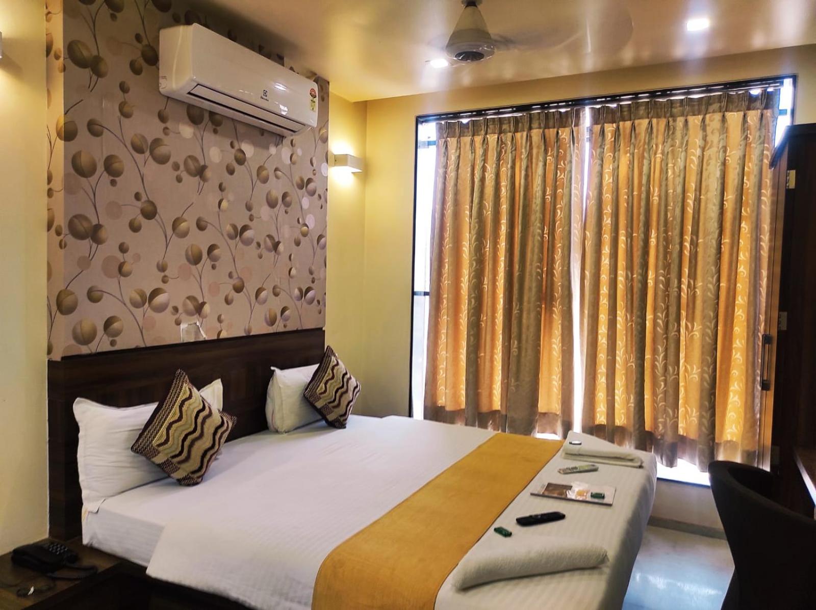 Executive Suite - Photo 4