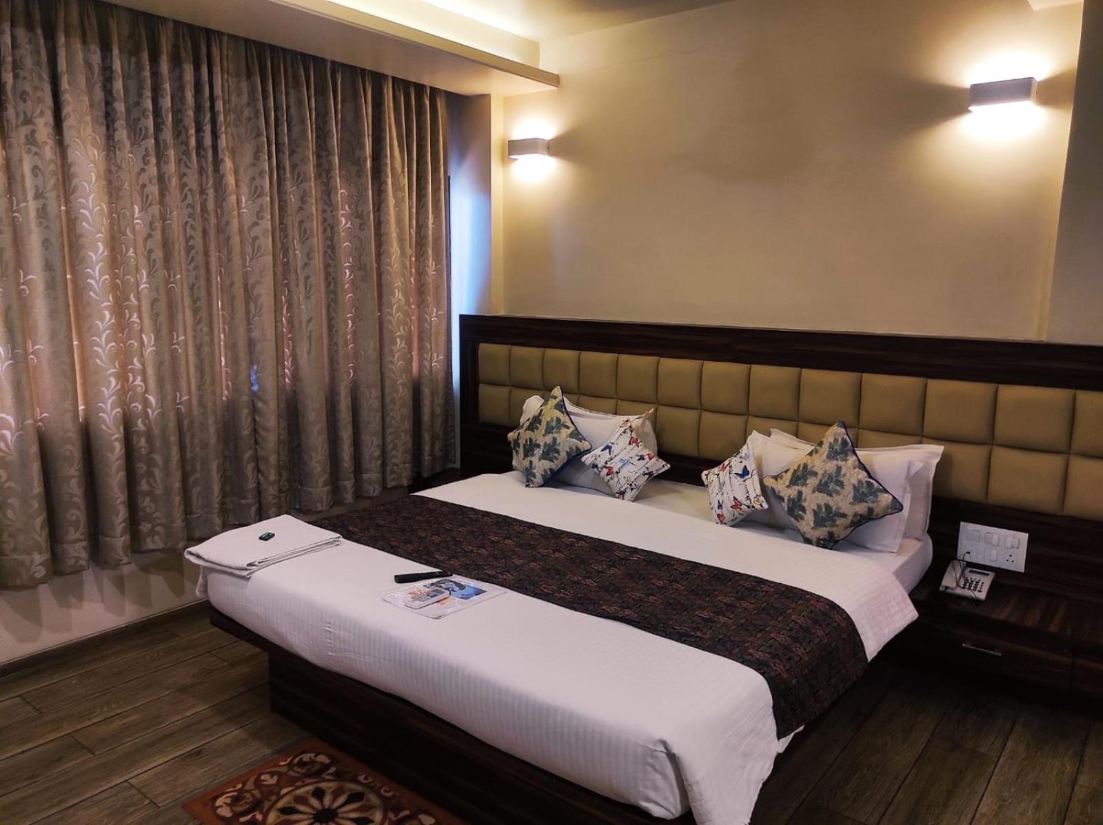 Executive Suite - Photo 2