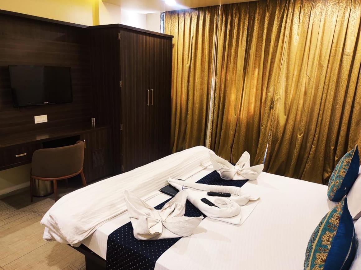 Deluxe Room - Photo 19