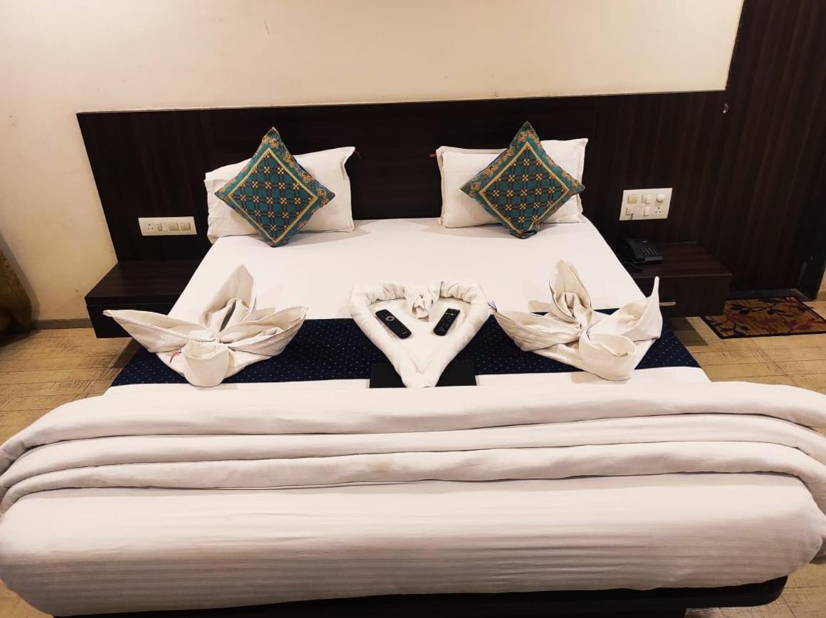 Deluxe Room - Photo 20