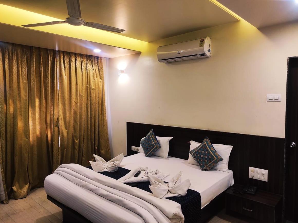 Deluxe Room - Photo 23