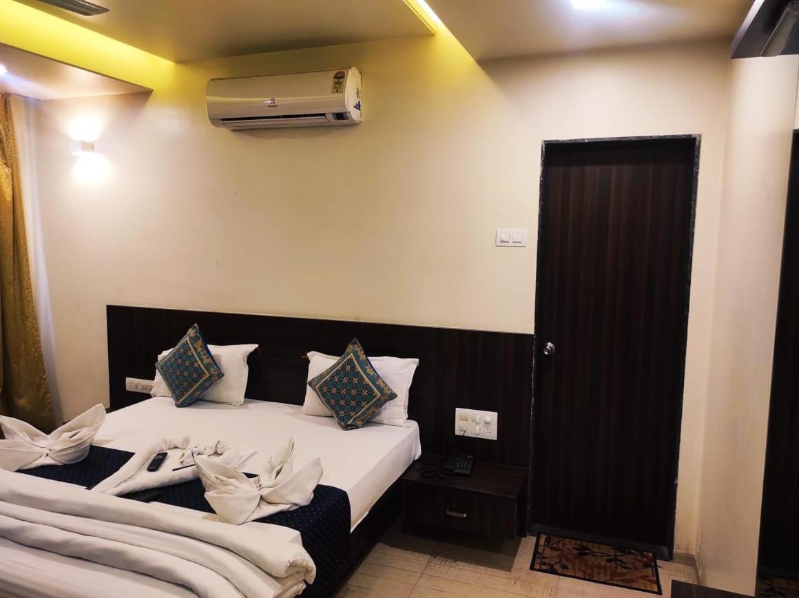 Deluxe Room - Photo 25