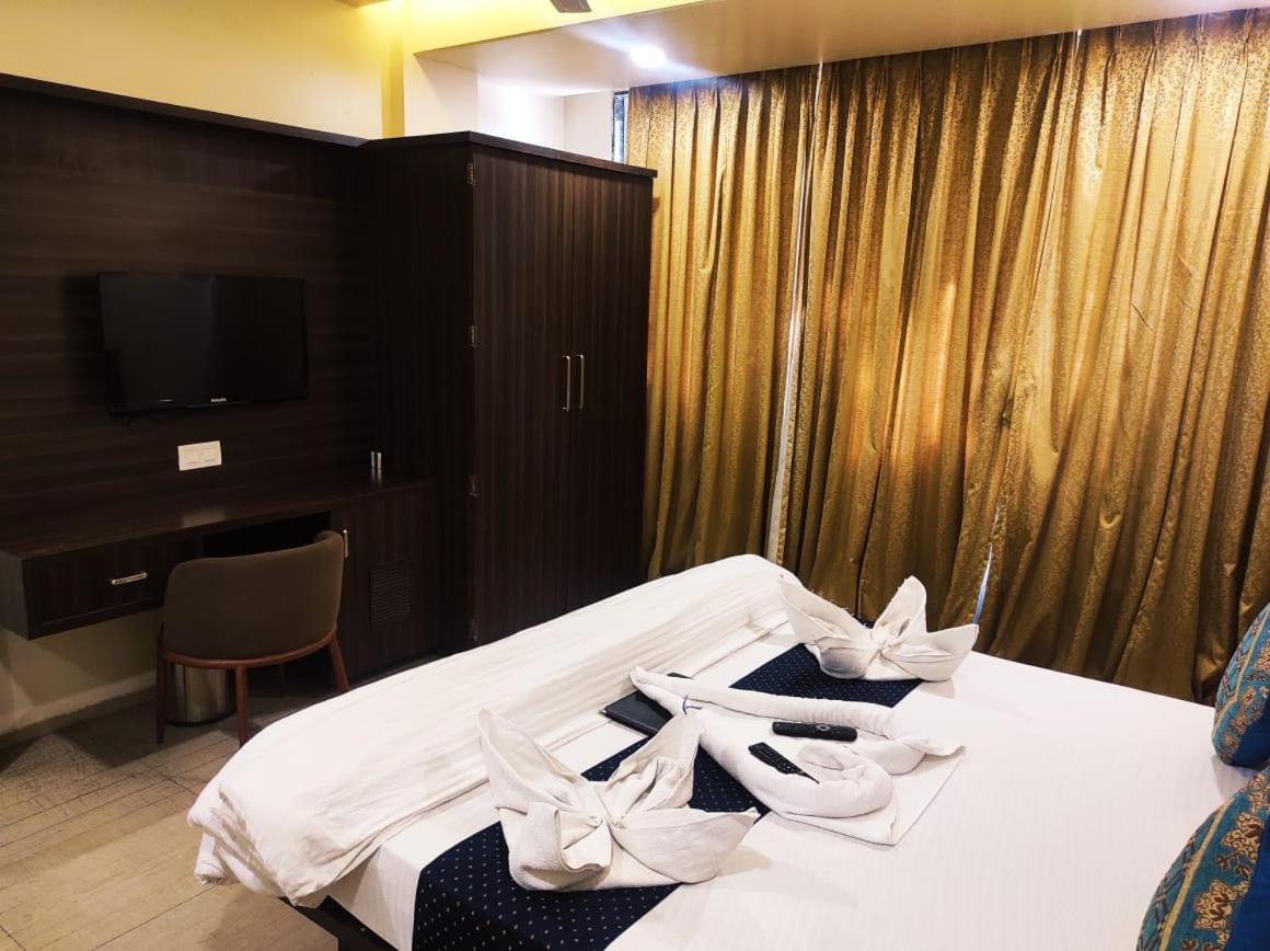 Deluxe Room - Photo 28