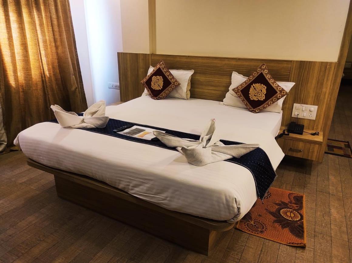 Deluxe Room - Photo 13