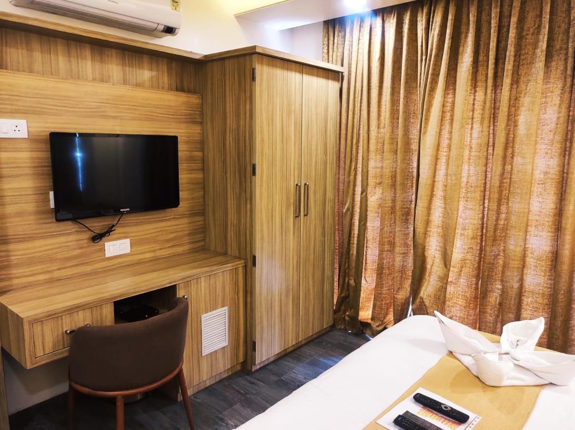 Deluxe Room - Photo 3