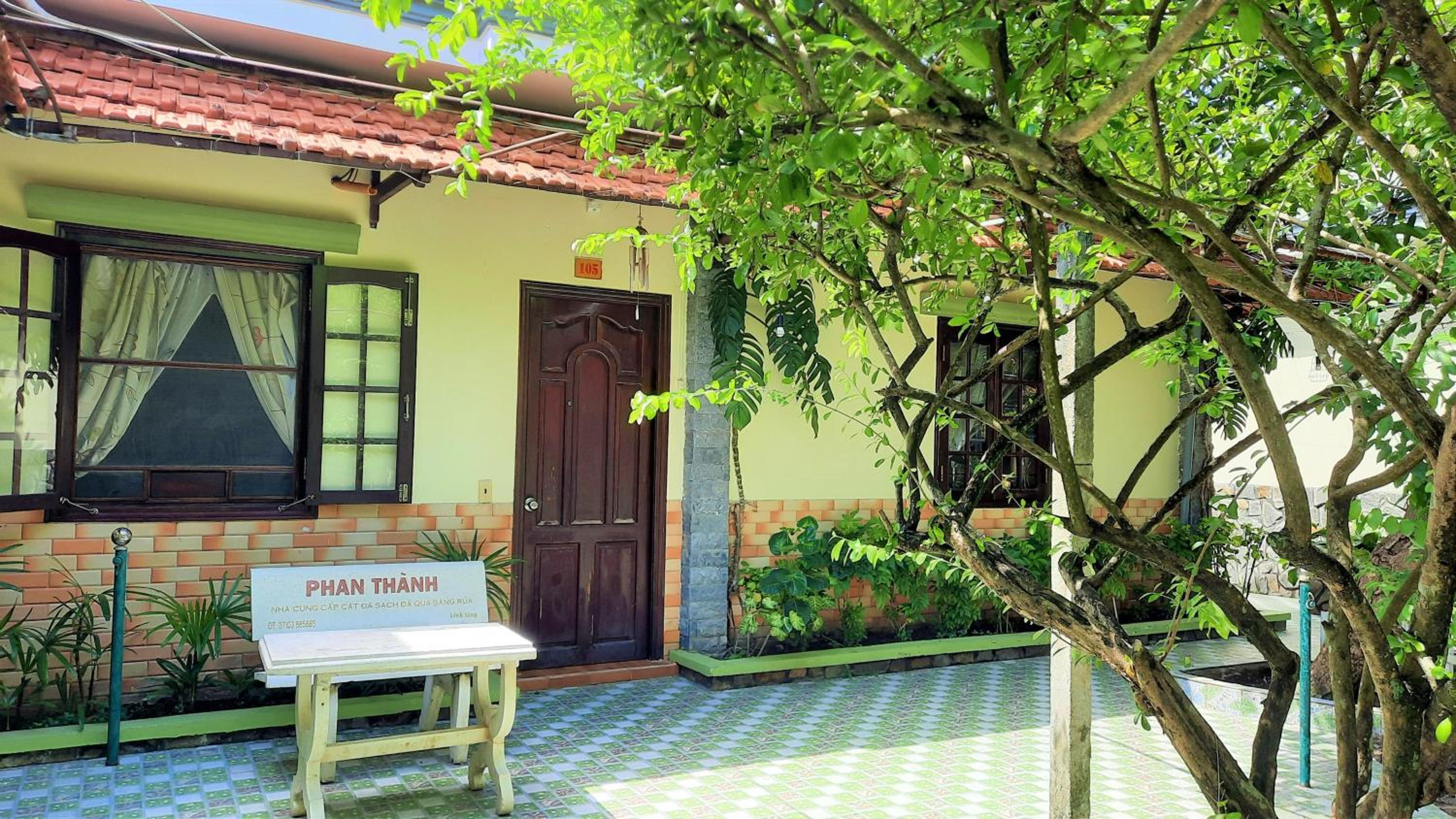 Bungalow with Garden View - Photo 12