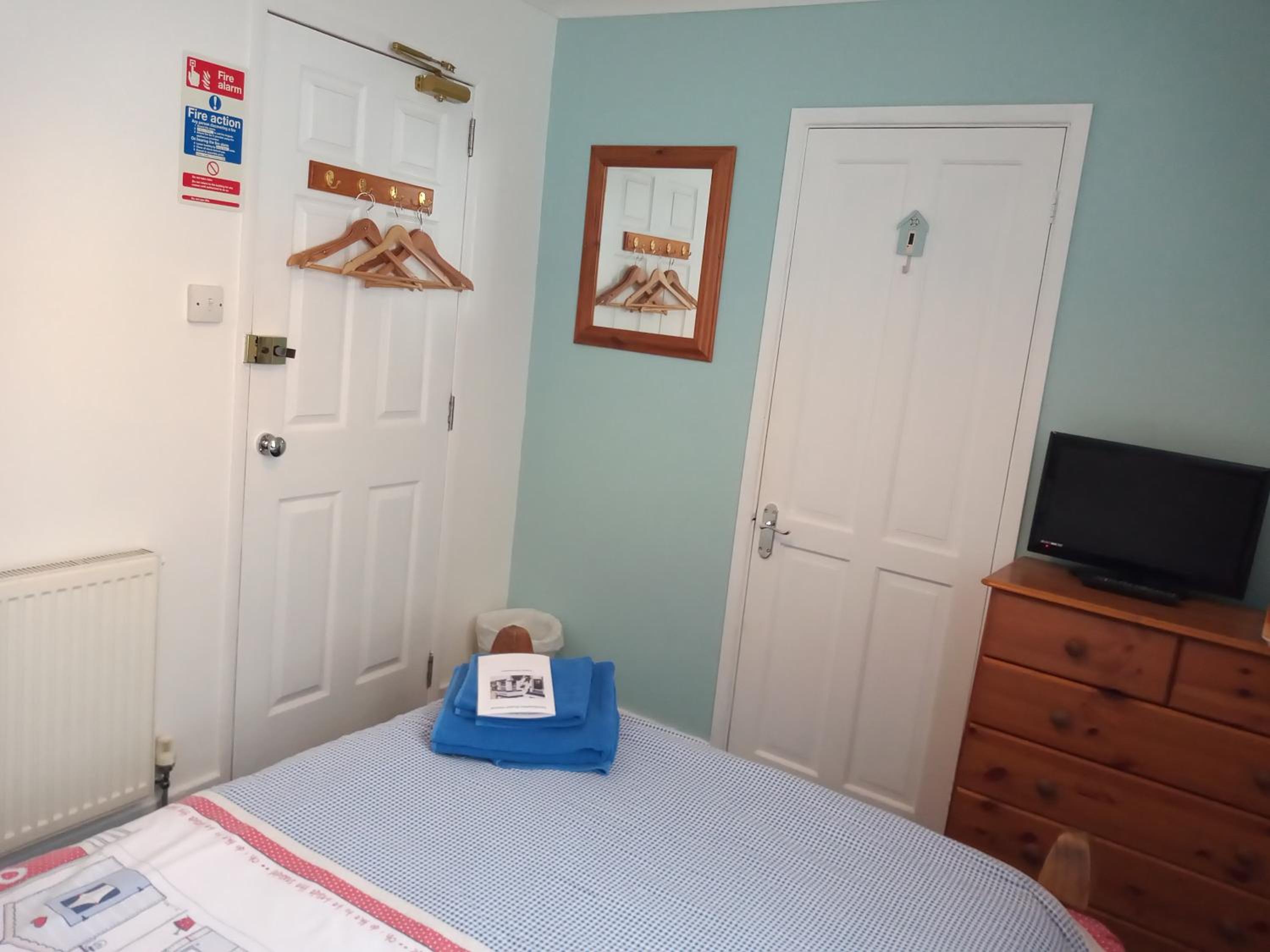 Budget Double Room photo 3