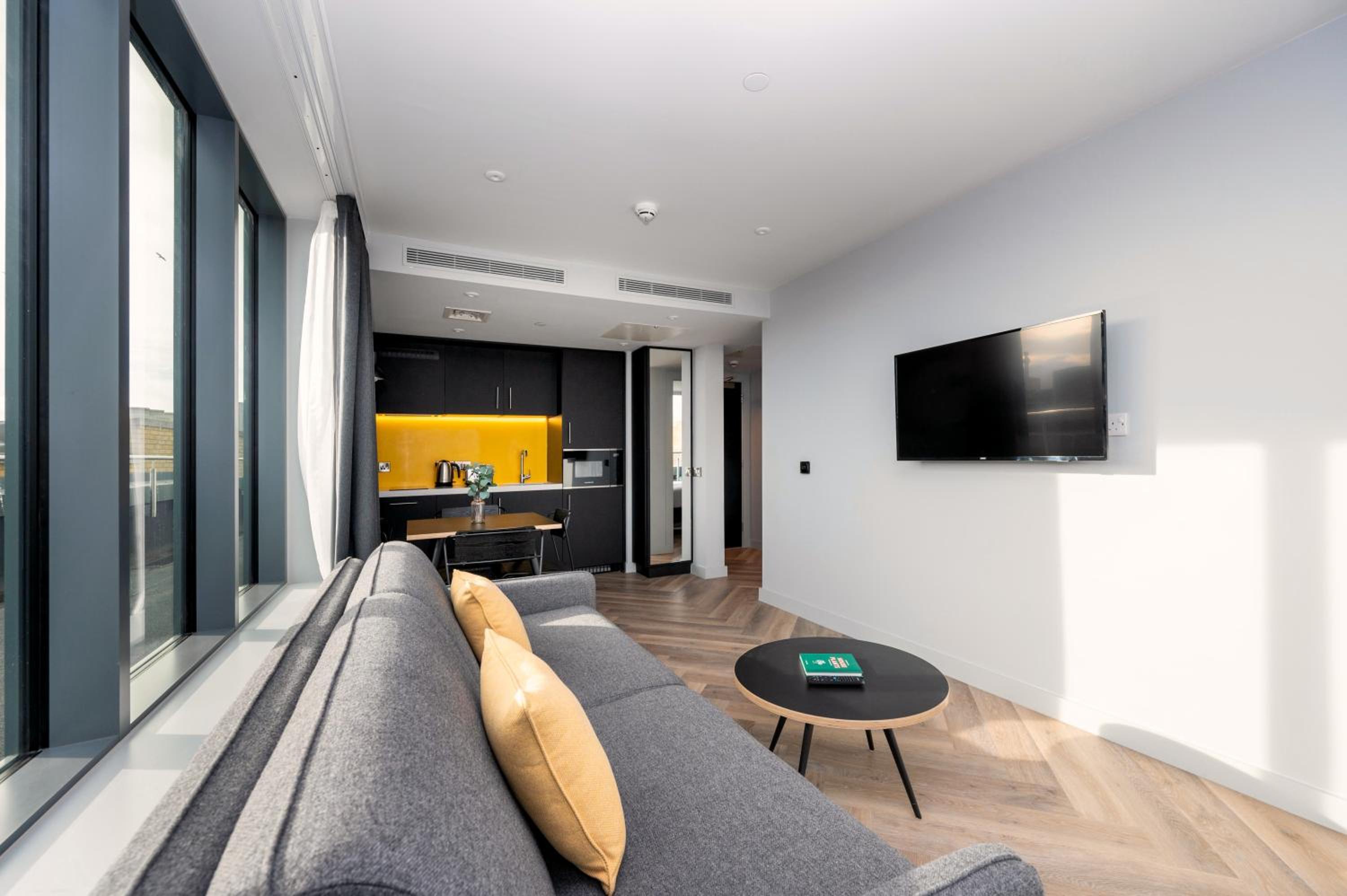 One-Bedroom Apartment thumbnail 6