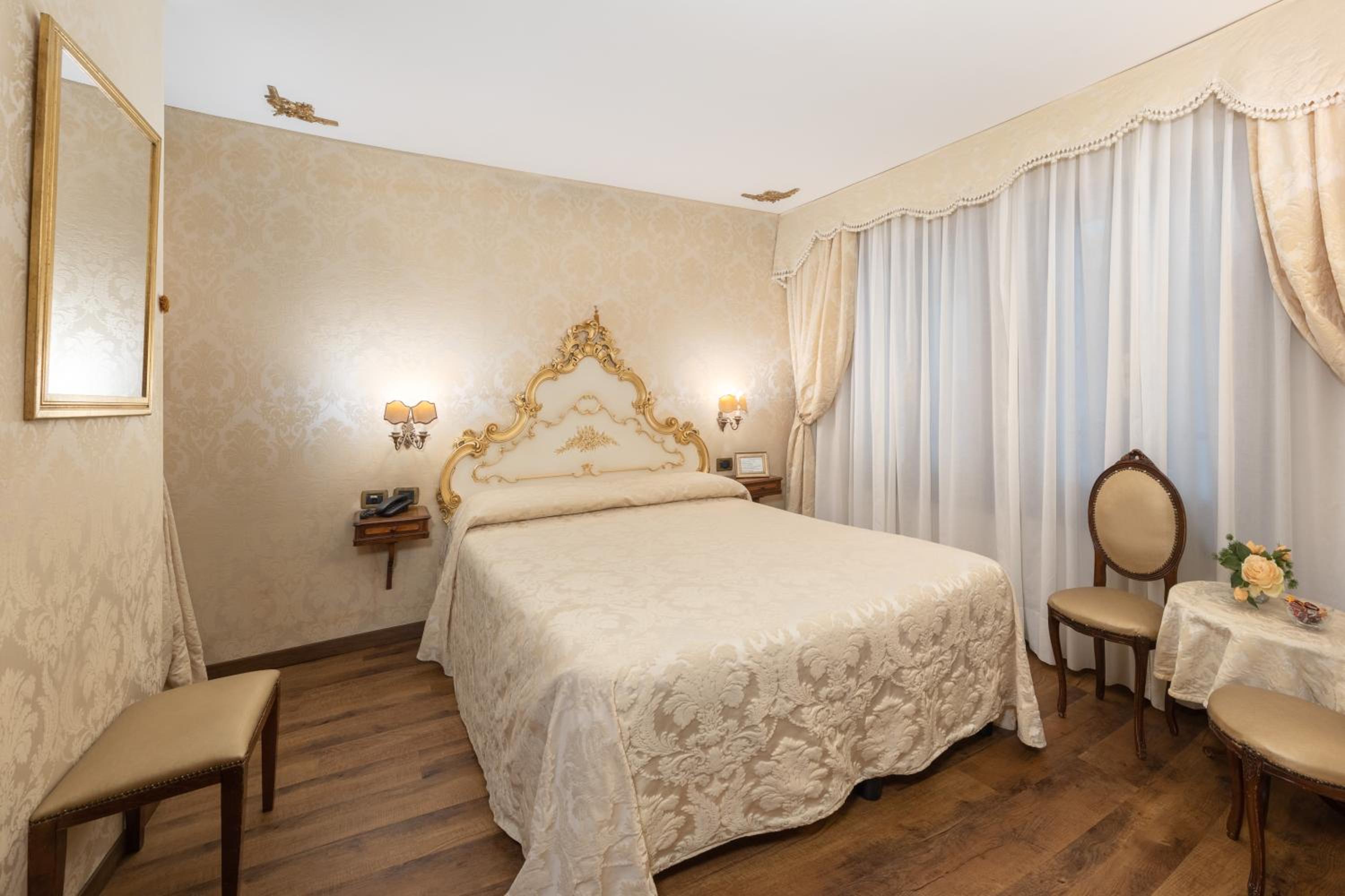 Small Double Room photo 1