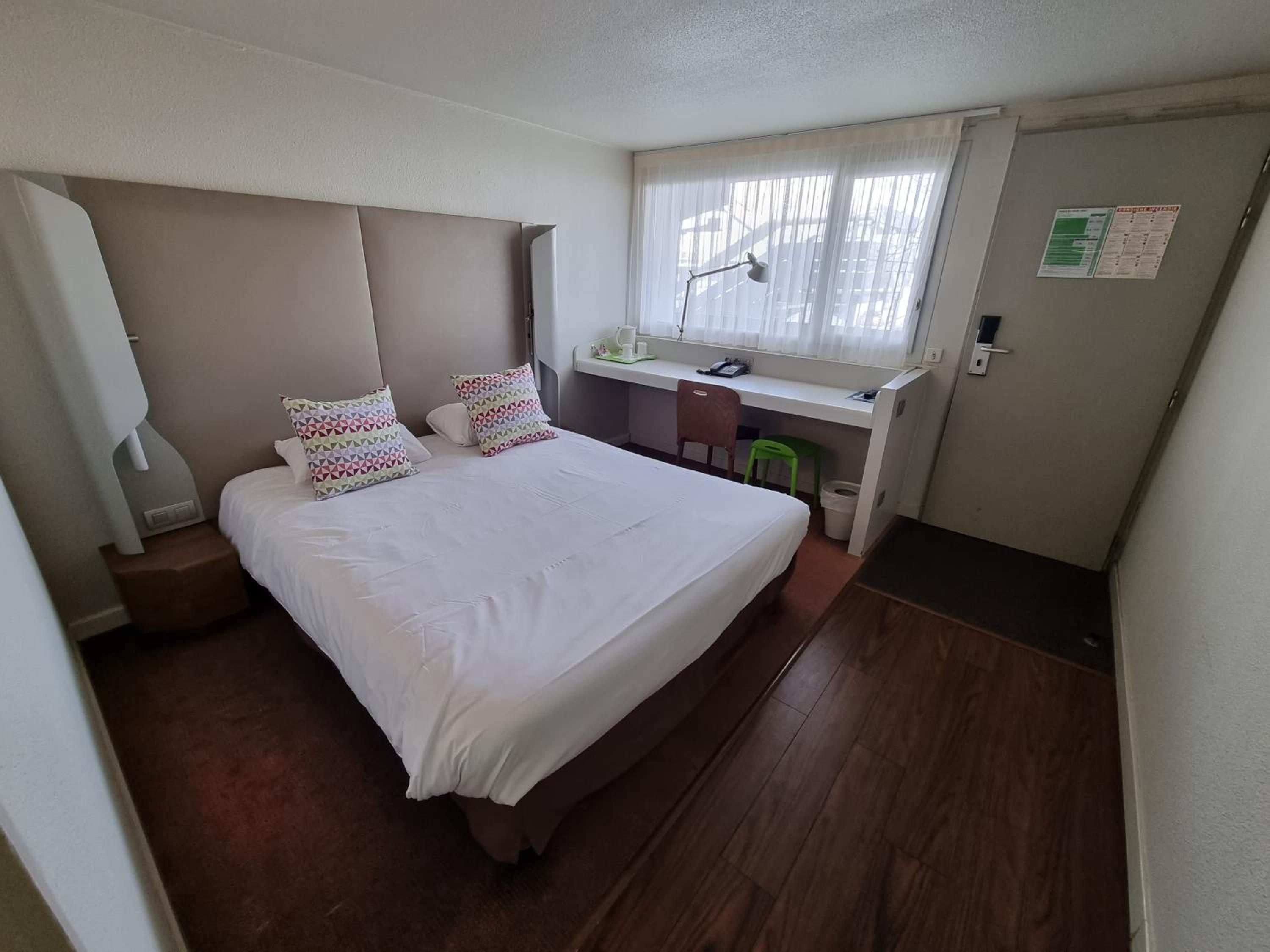 Standard Room - 1 Double Bed - Photo 8