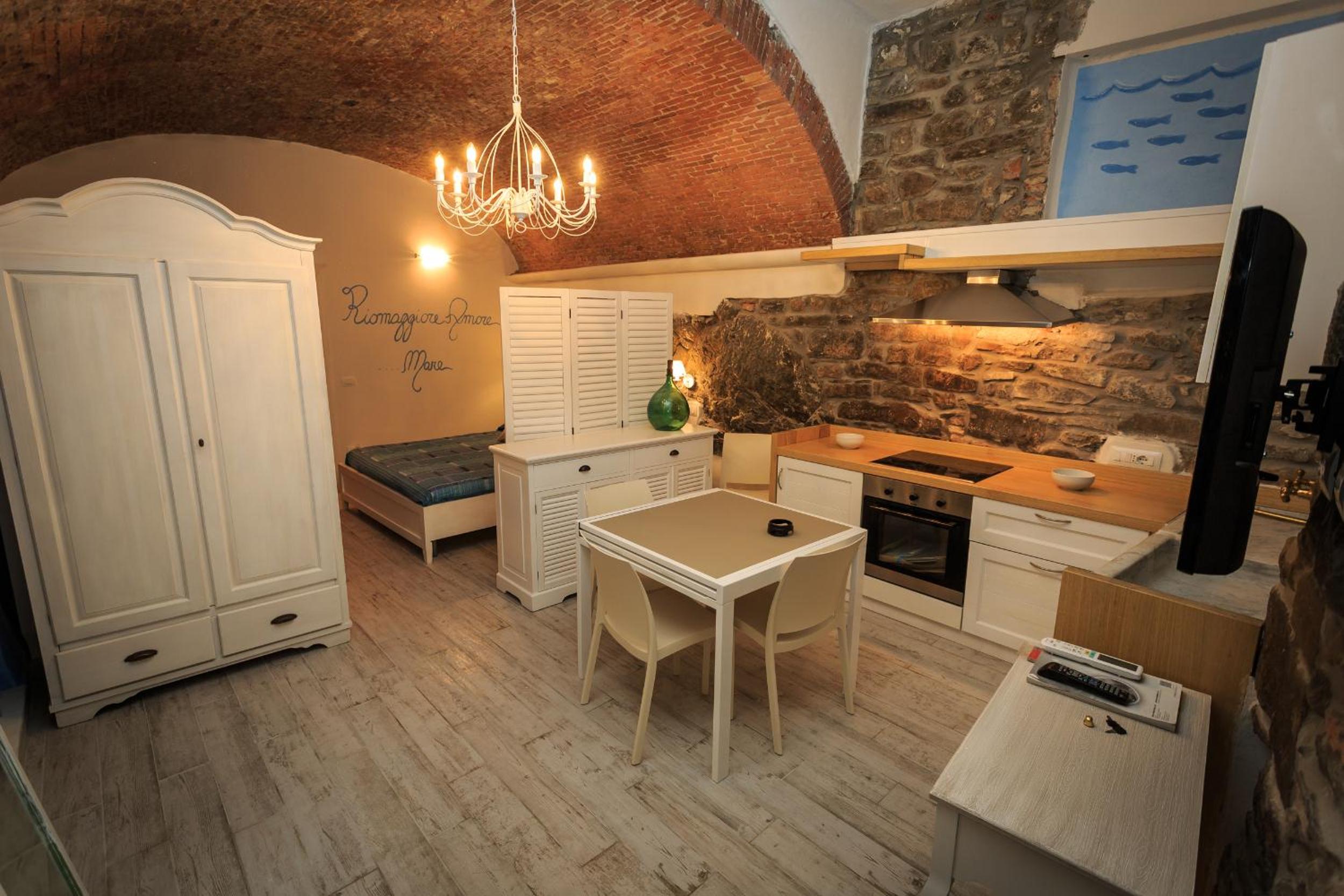 Studio Apartment photo 1