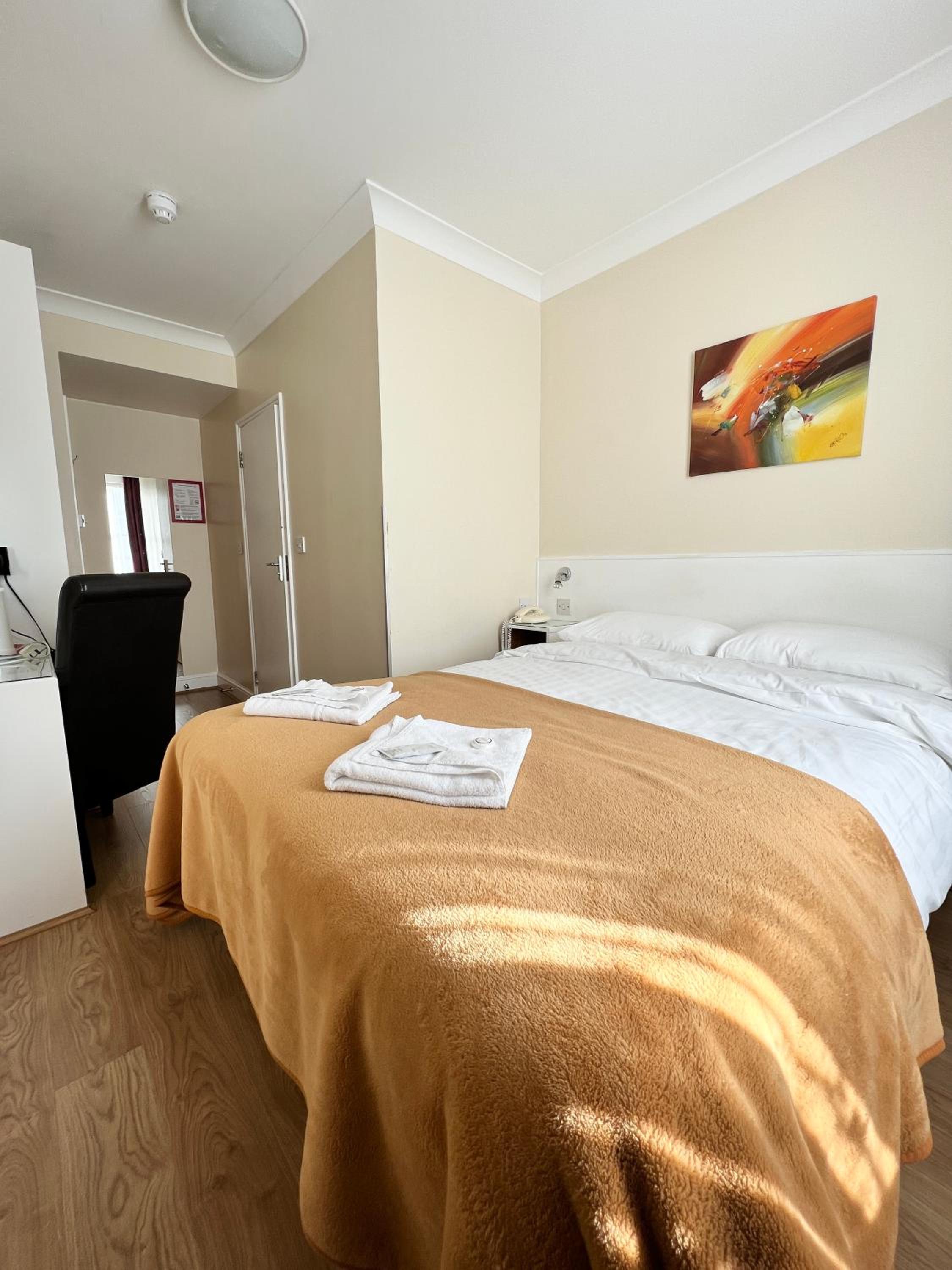 Double Room with Private Bathroom photo 3