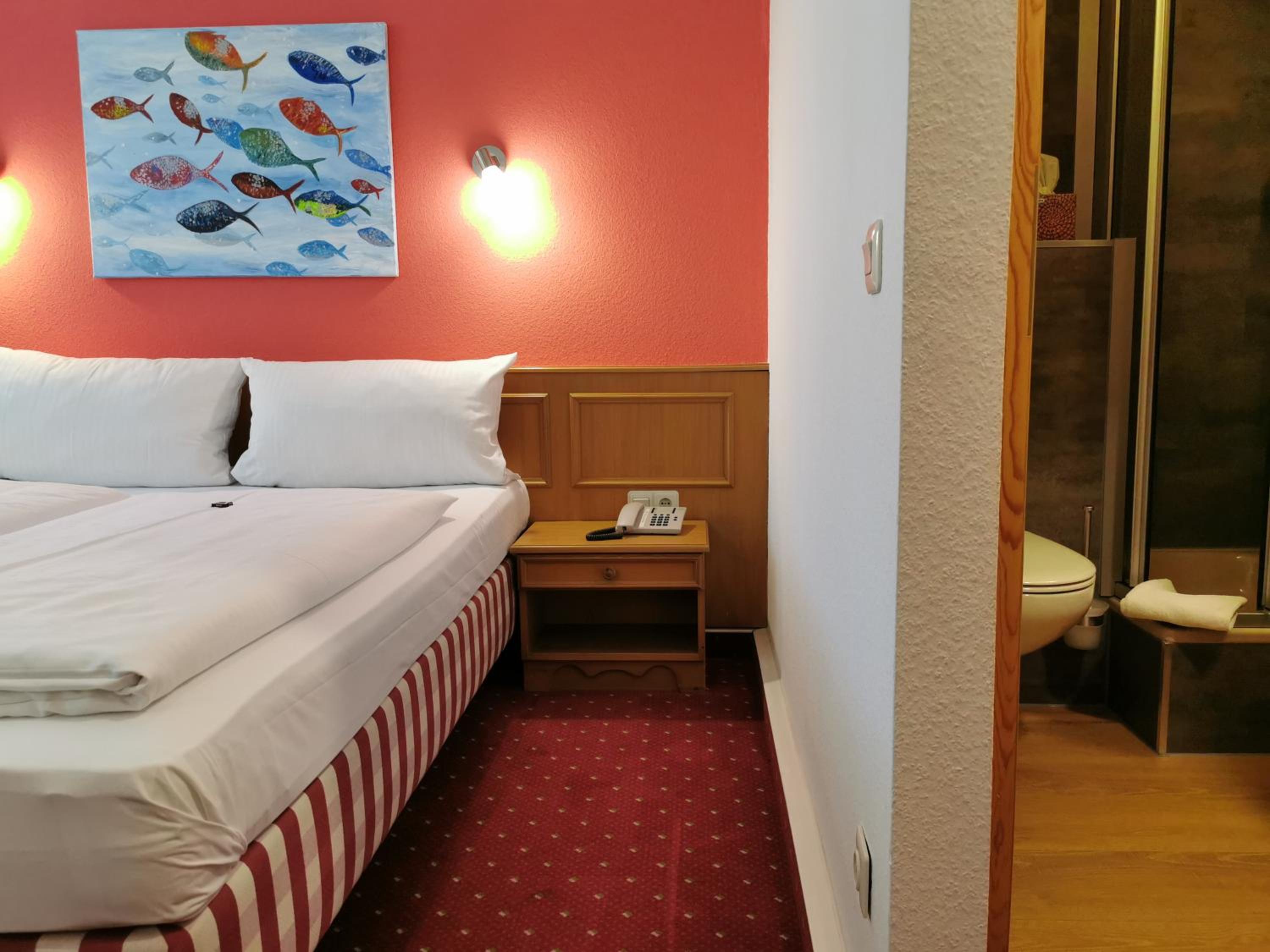 Standard Double Room - Photo 15