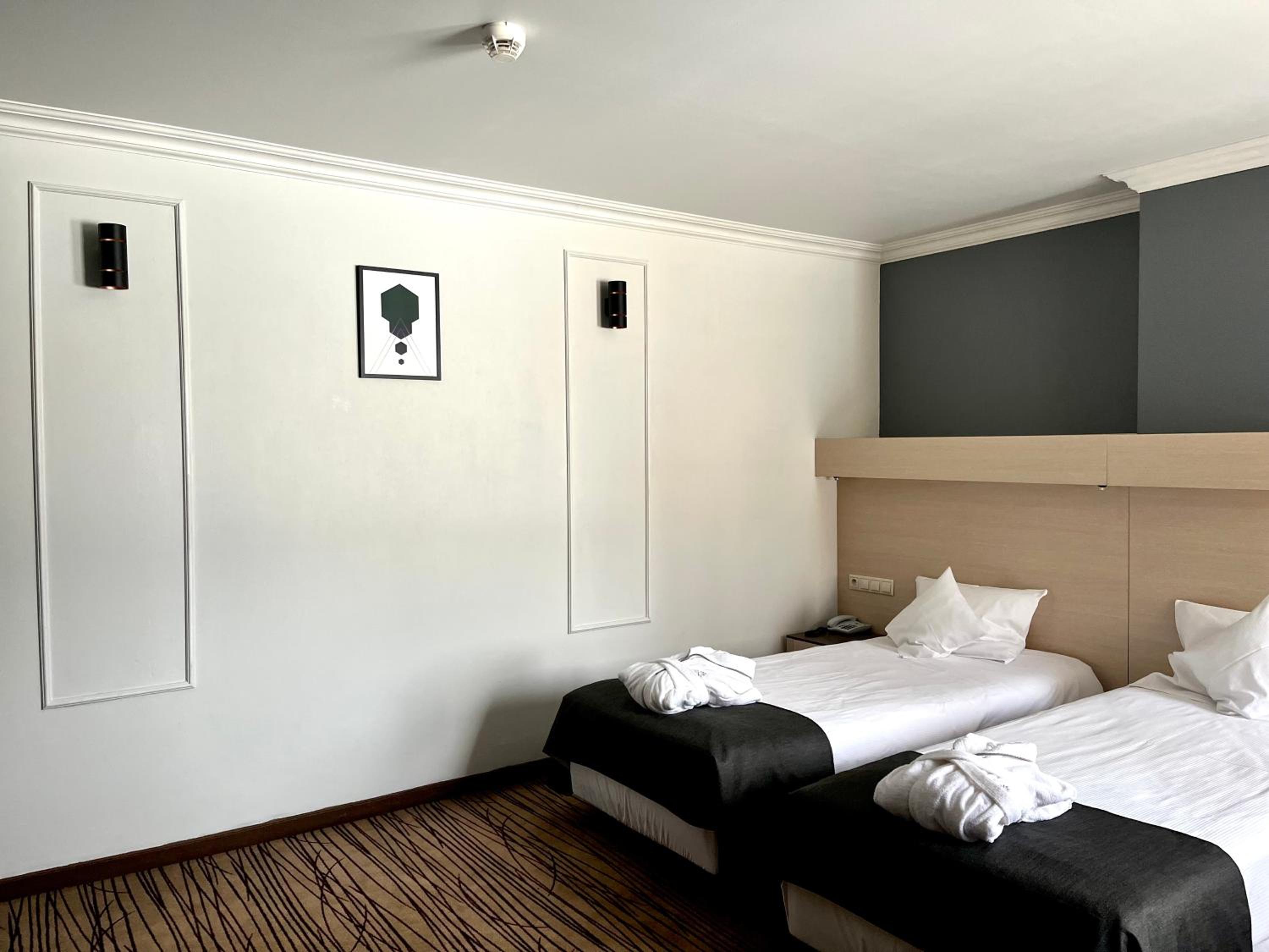 Standard Twin Room - Disability Access - Photo 1