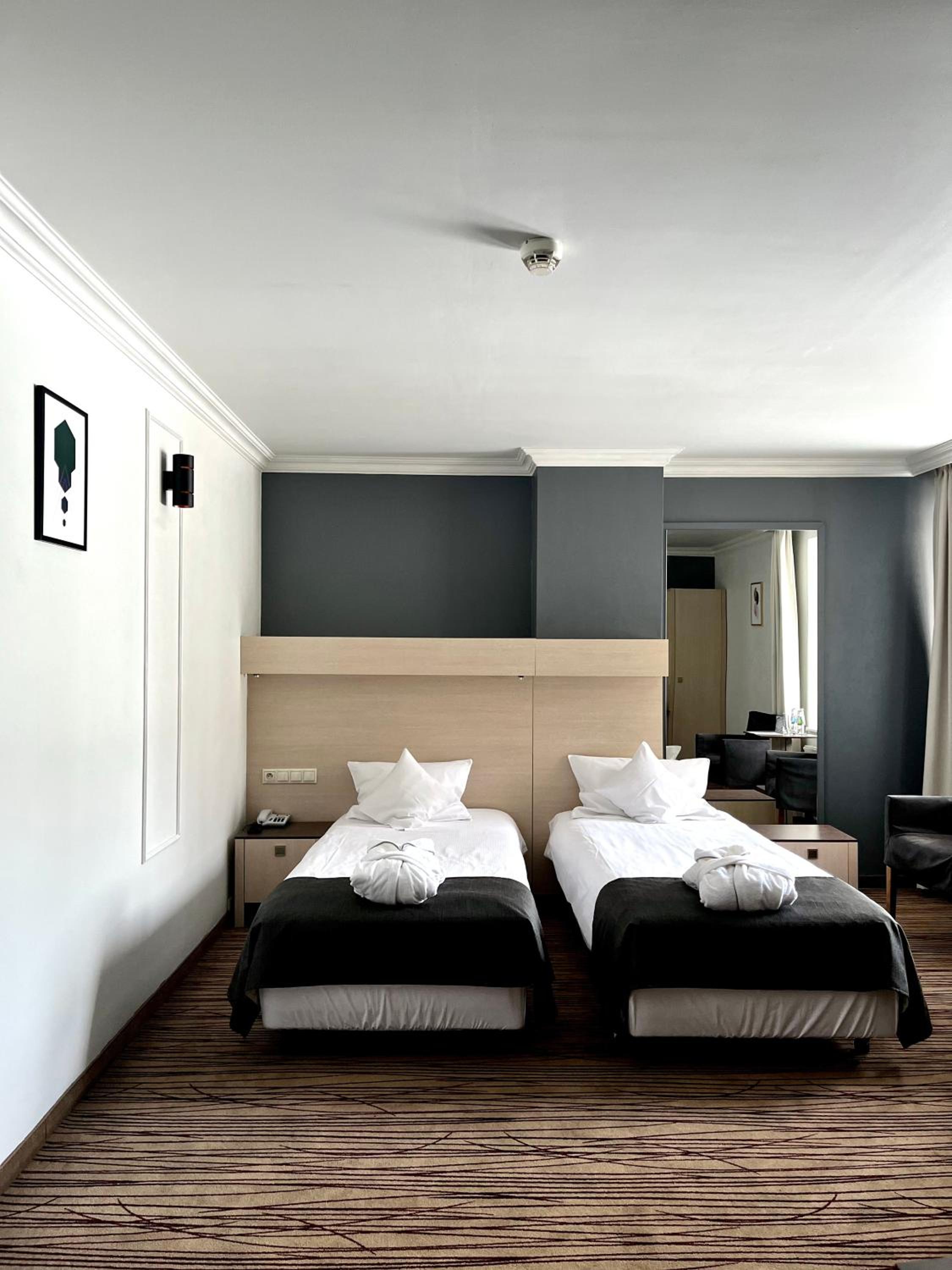 Standard Twin Room - Disability Access - Photo 3