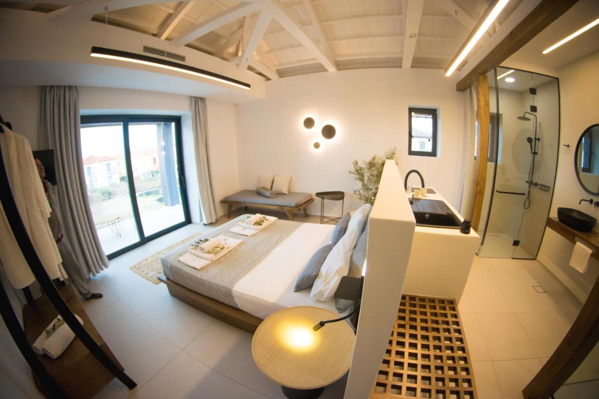 Junior Suite with Balcony photo 2