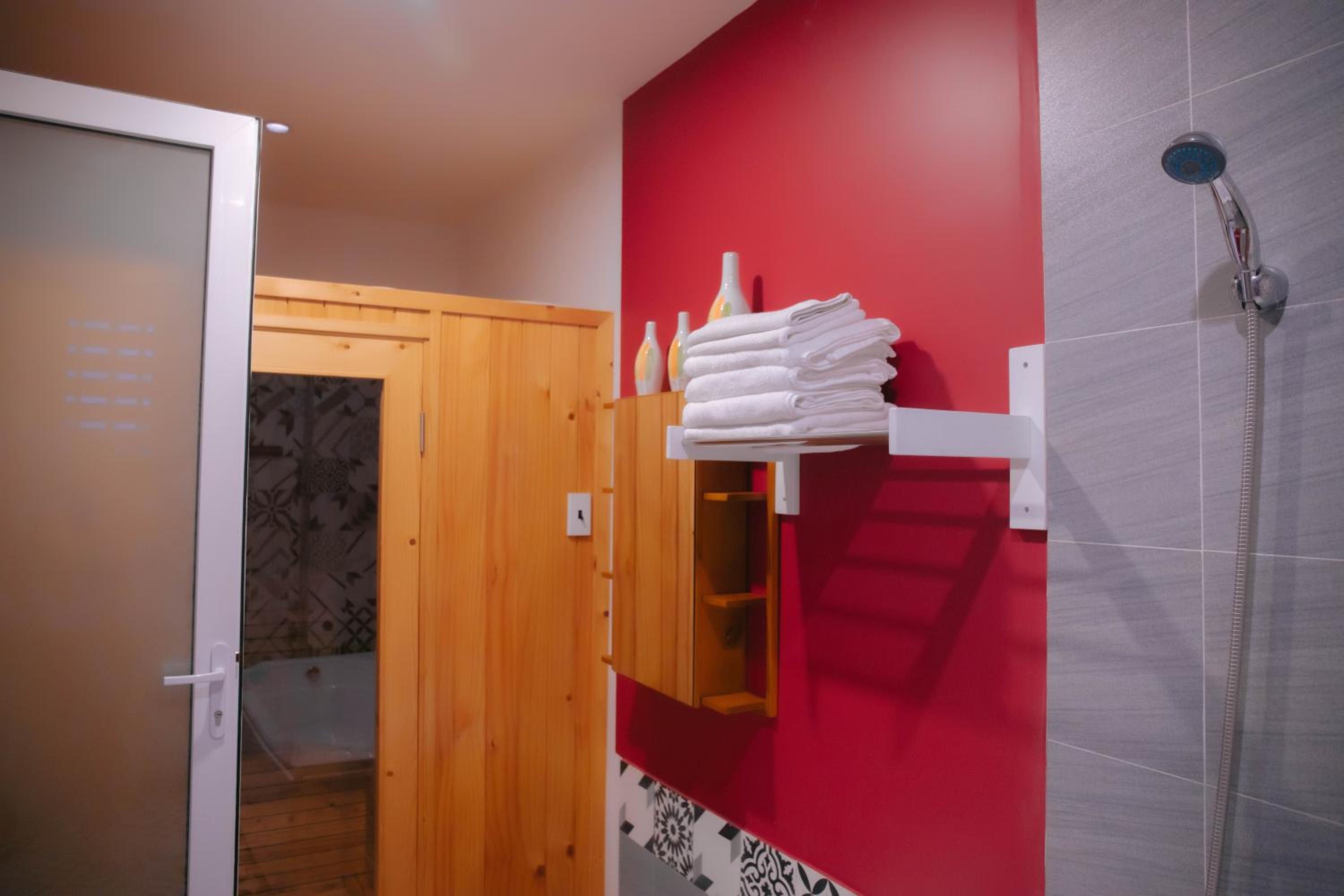 Executive Suite - Photo 9