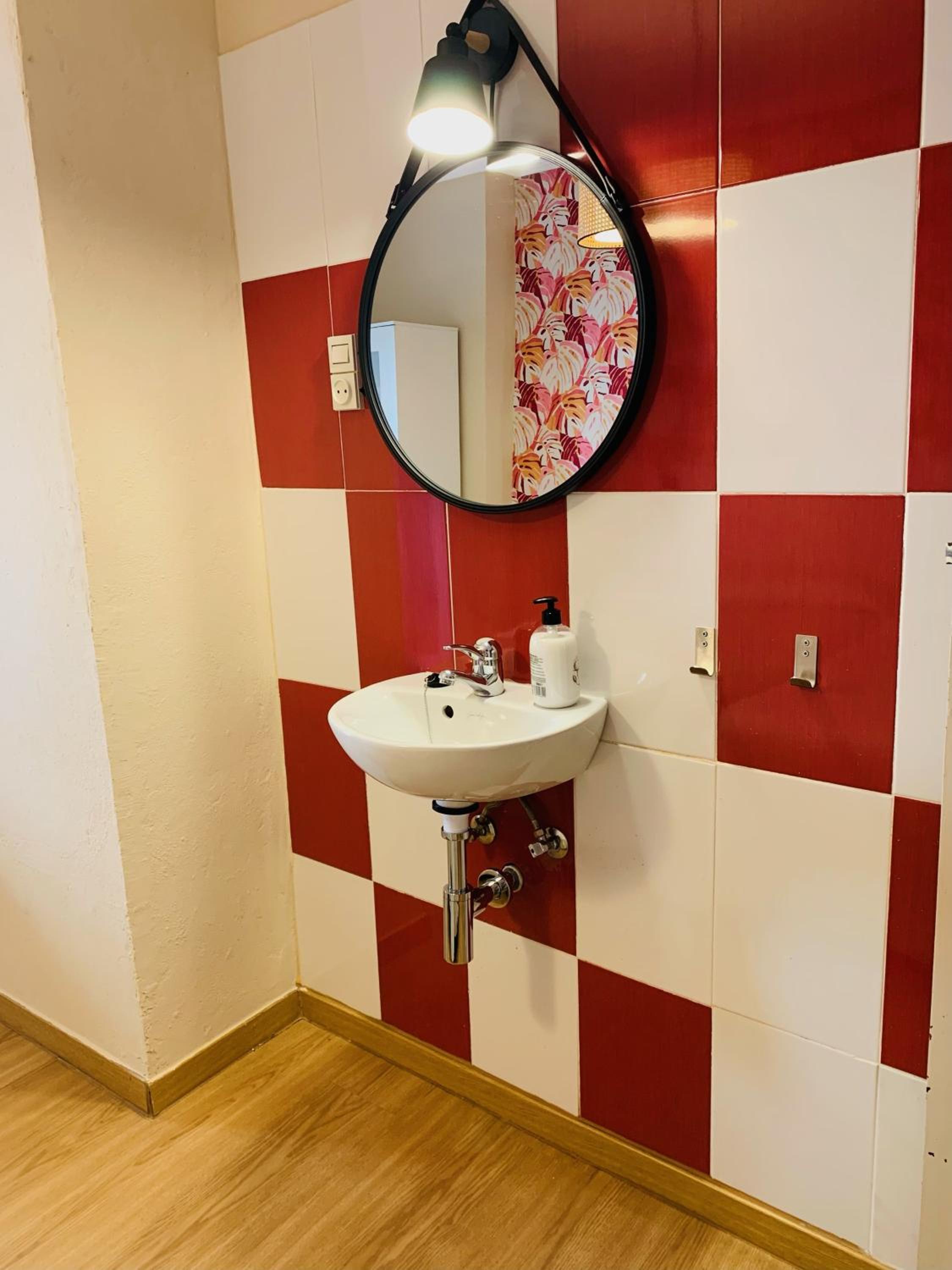 Standard Twin Room with Shared Bathroom