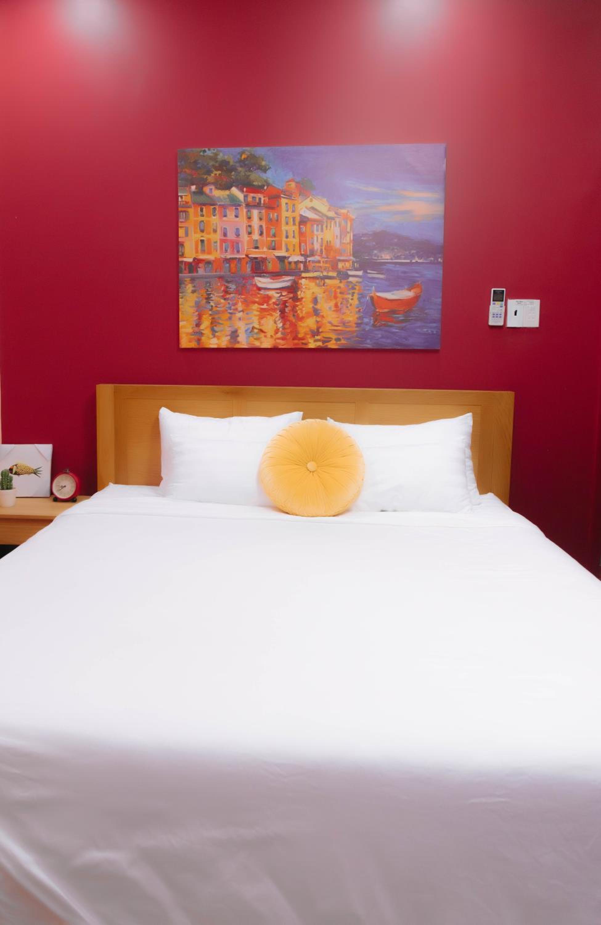 Deluxe Queen Room - Photo 2