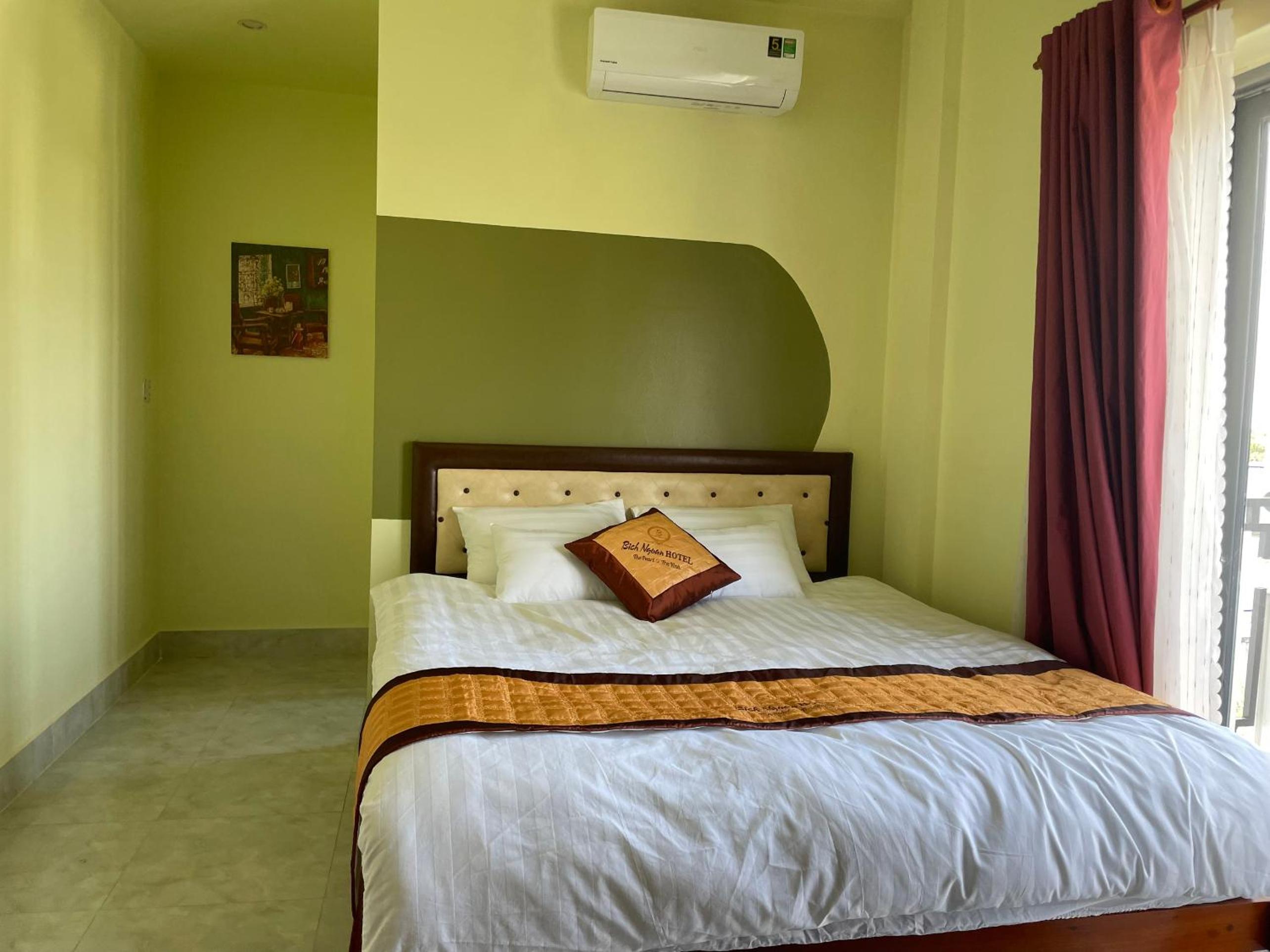 Standard Queen Room photo 1