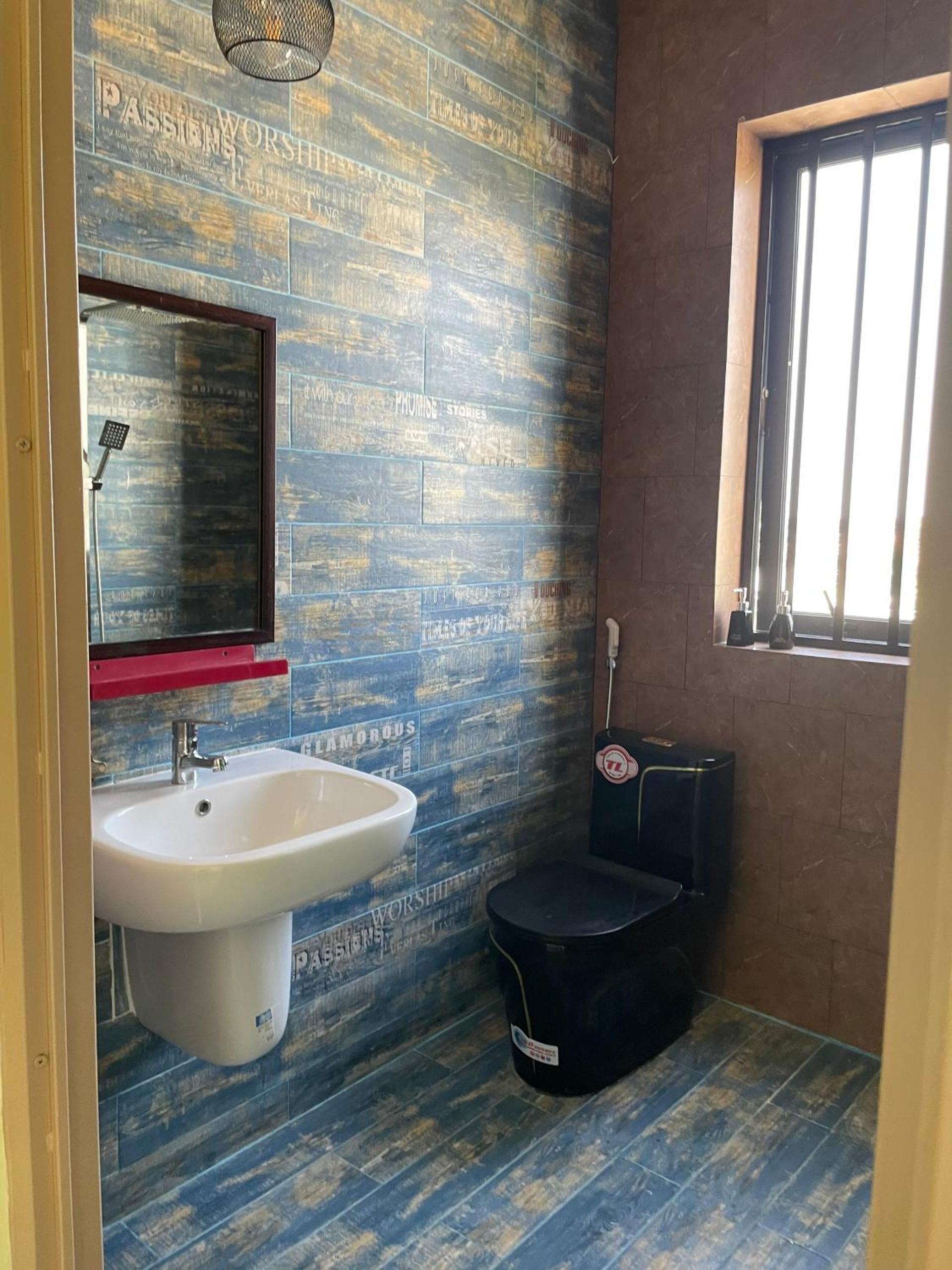Executive Suite - Photo 1