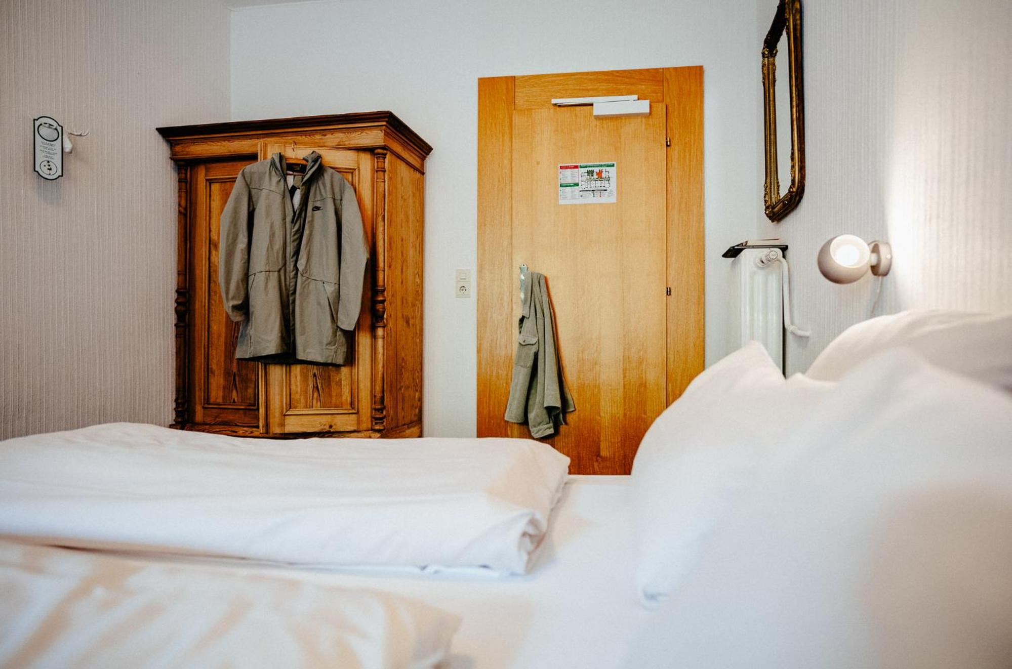 Standard Double or Twin Room - Photo 6