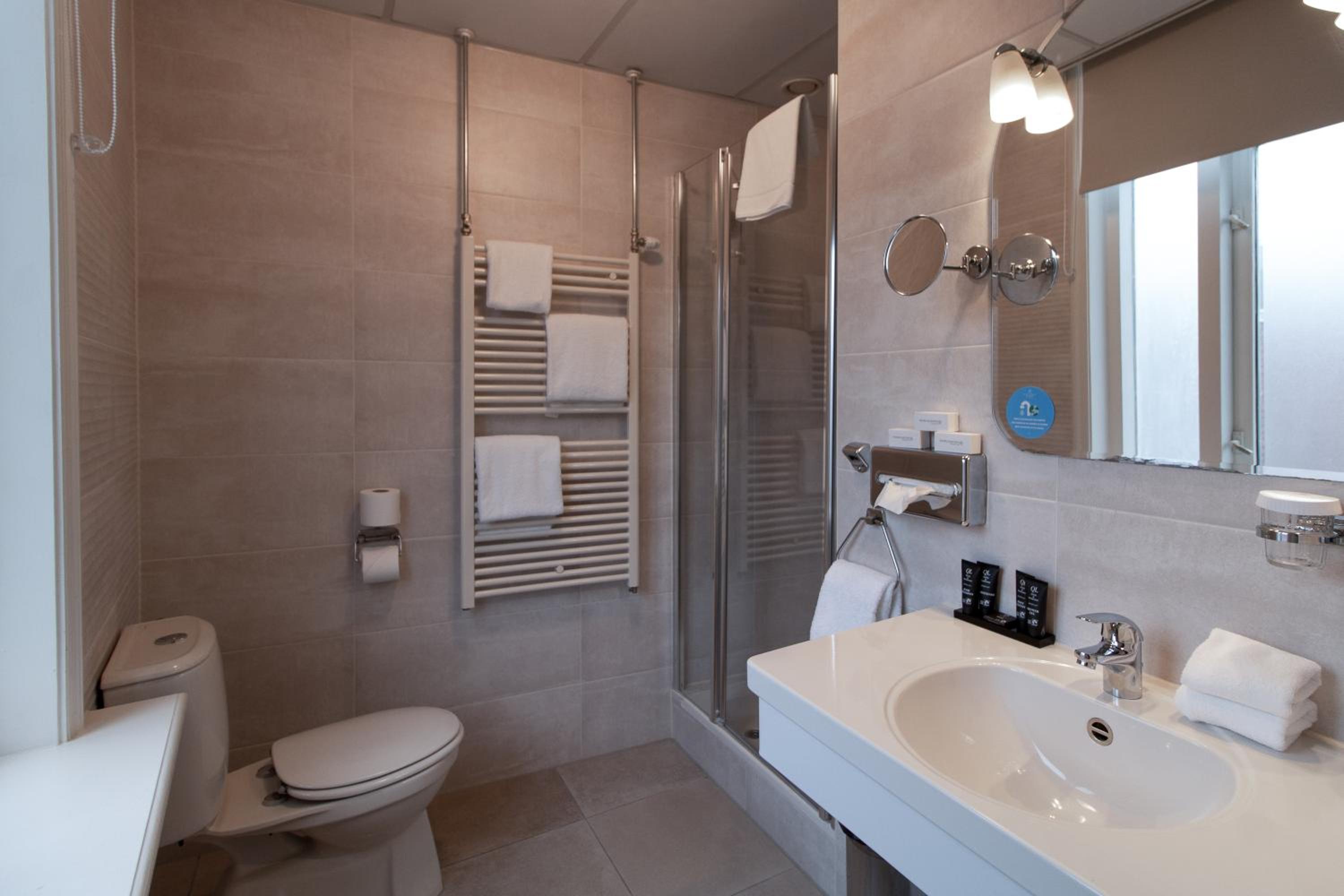 Deluxe Twin Room - Photo 6