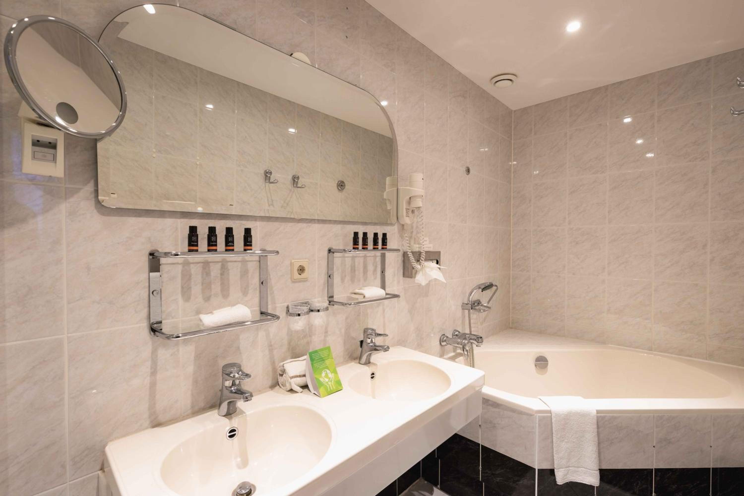 Superior Suite - Photo 4