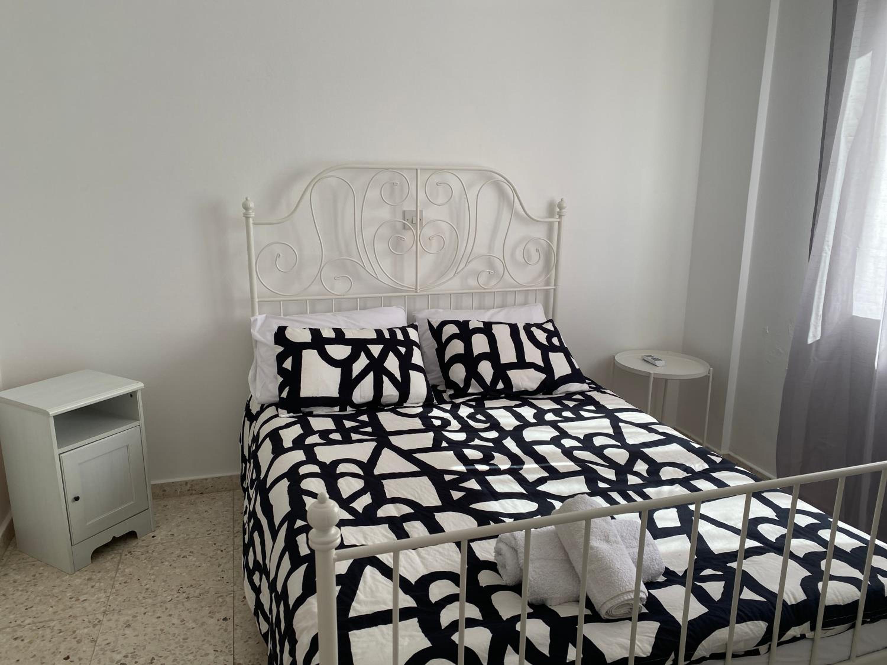 Apartment with Balcony - Photo 15