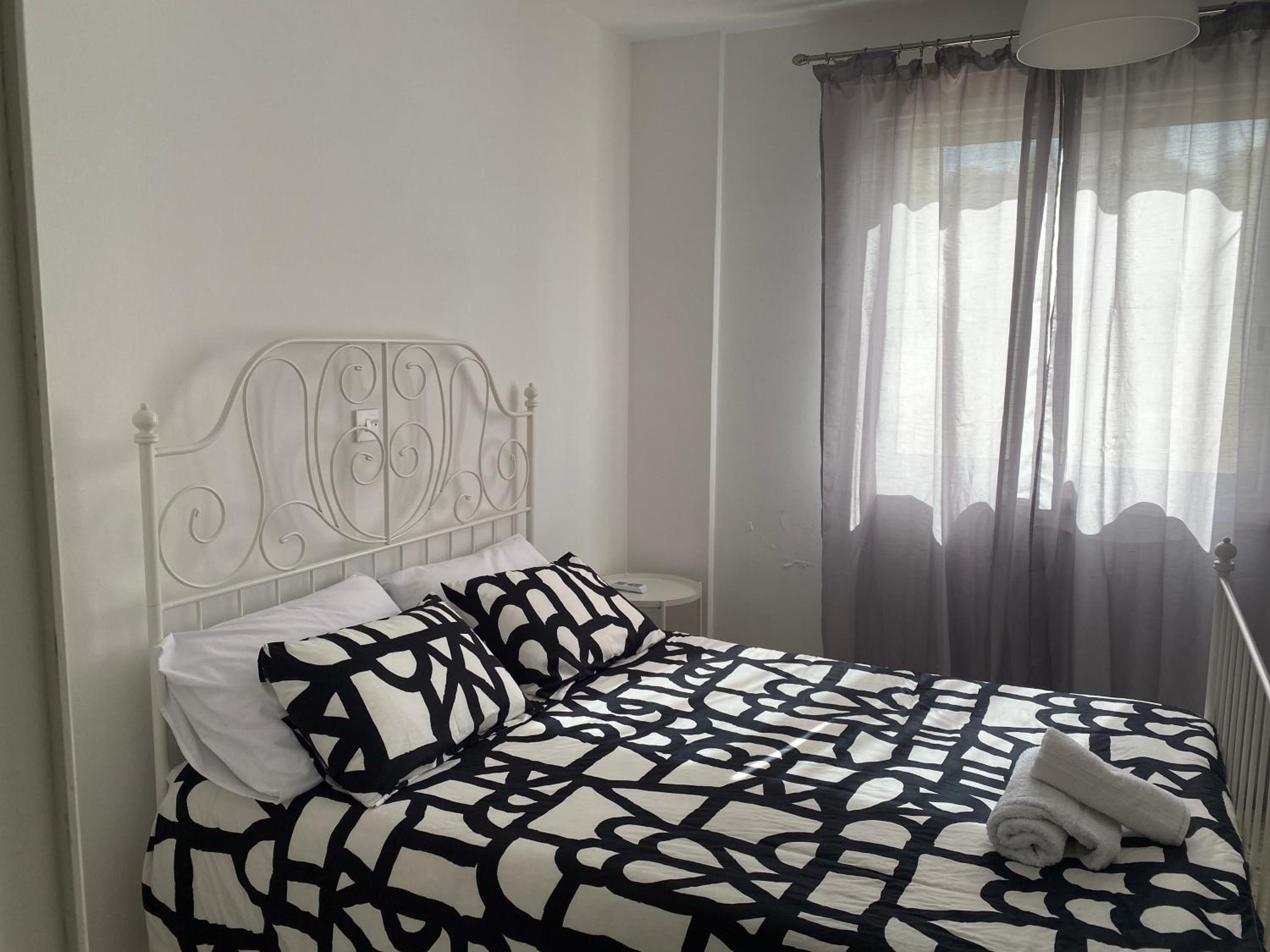 Apartment with Balcony - Photo 14