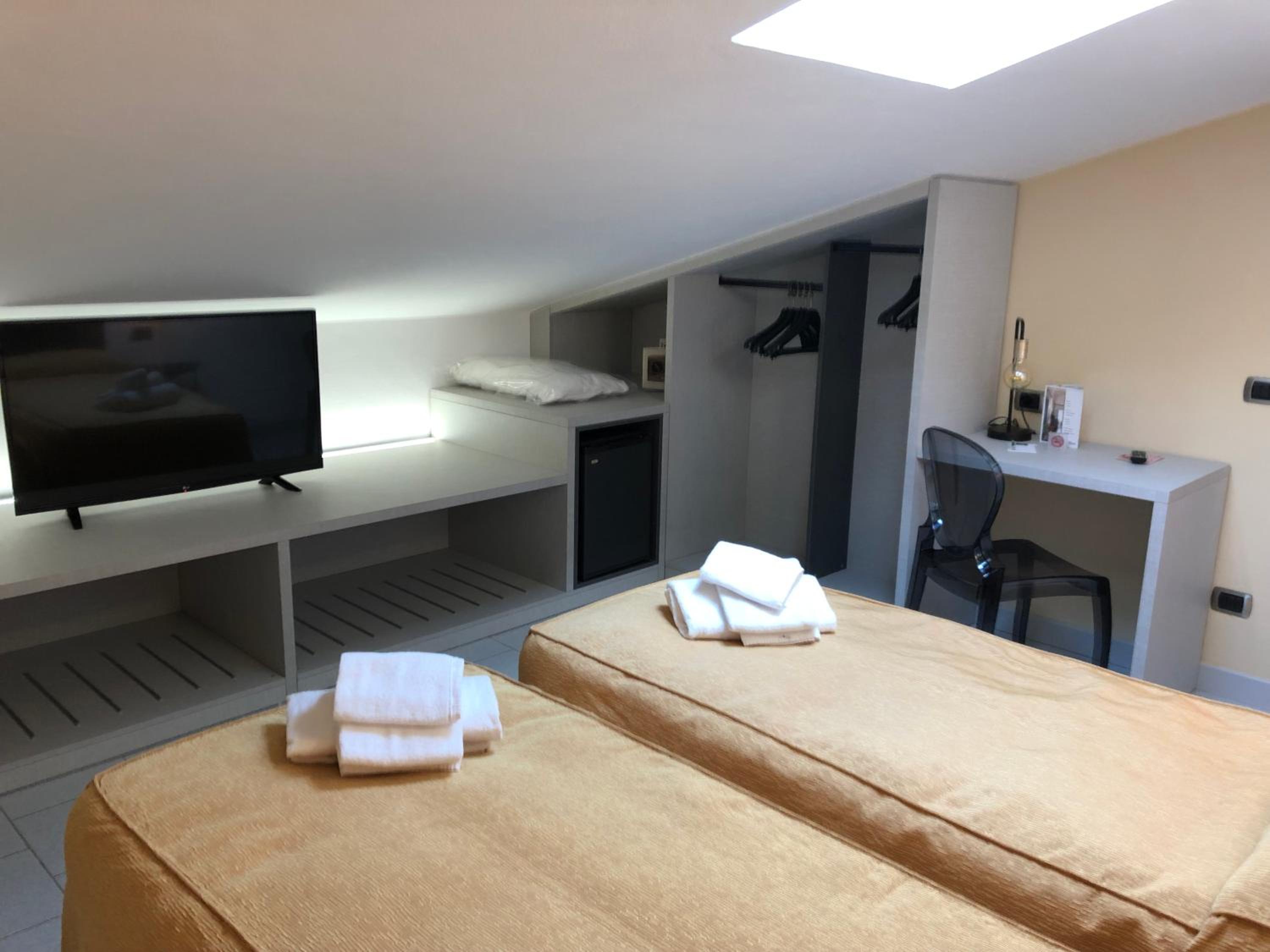 Economy Double or Twin Room - Attic photo 2