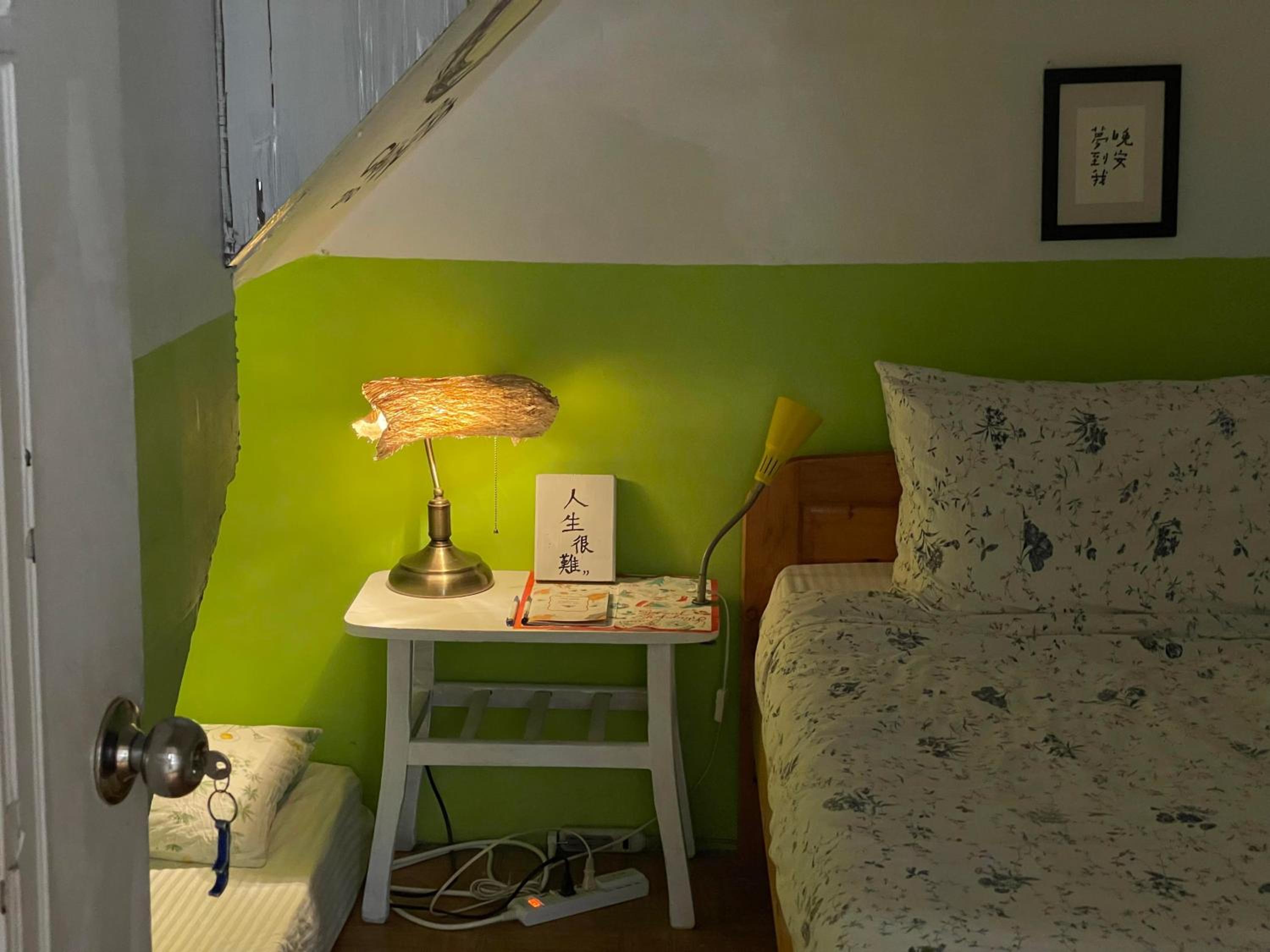 Single Room with Shared Shower and Toilet photo 3