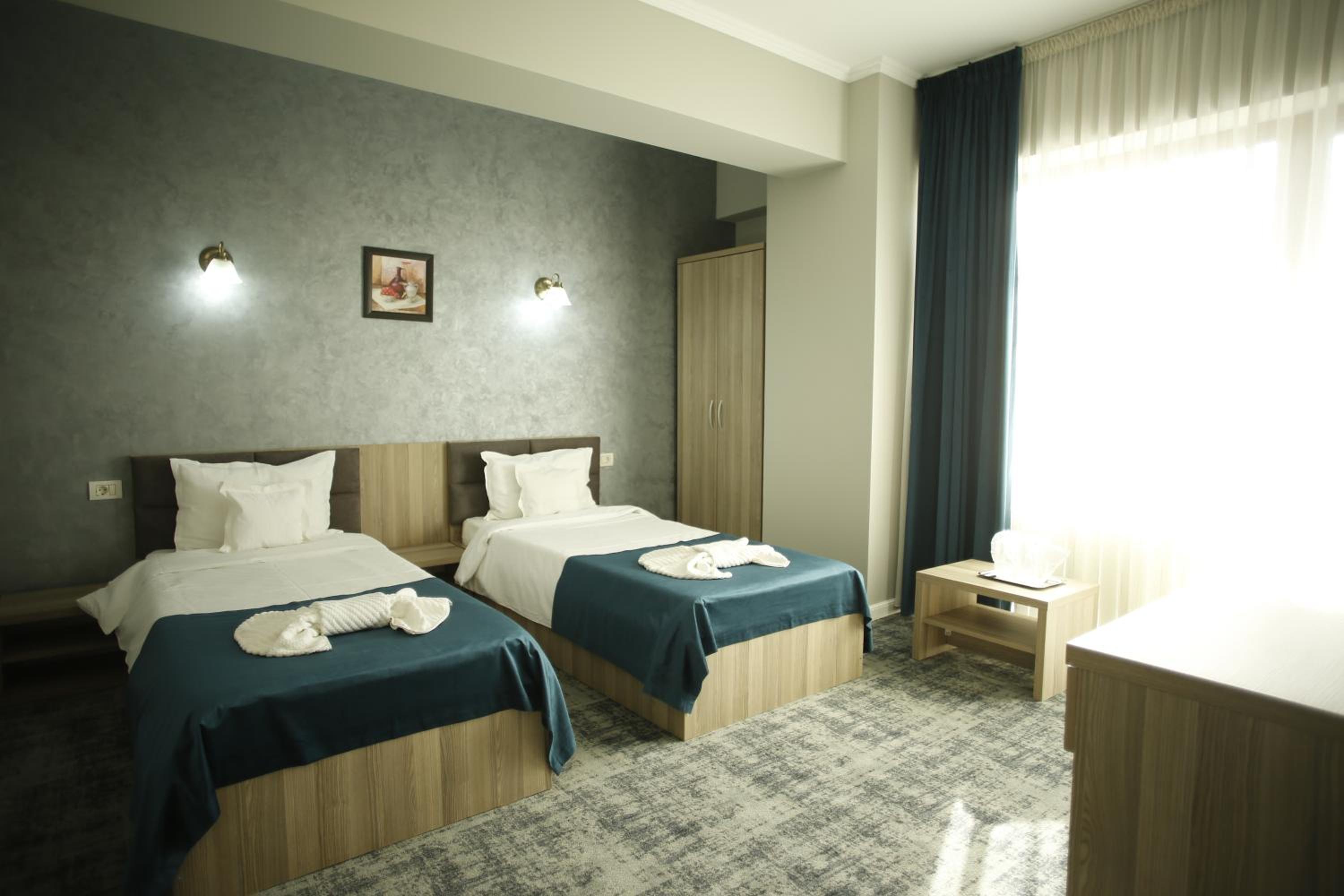 Twin Room with City View photo 2