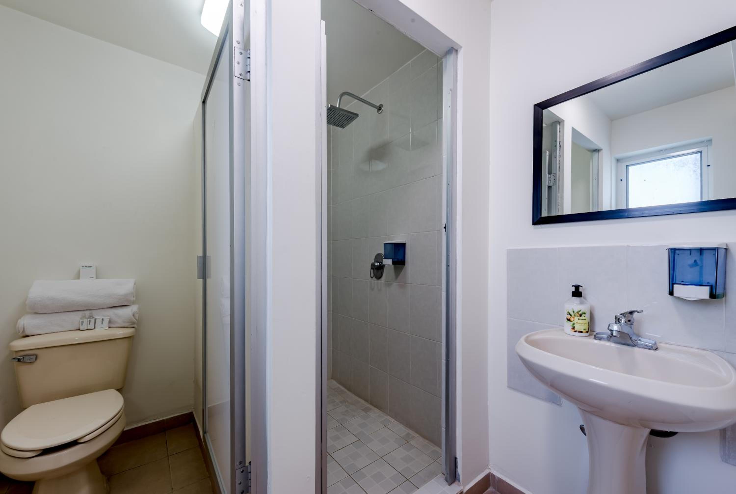 Superior Quadruple Room - Photo 3