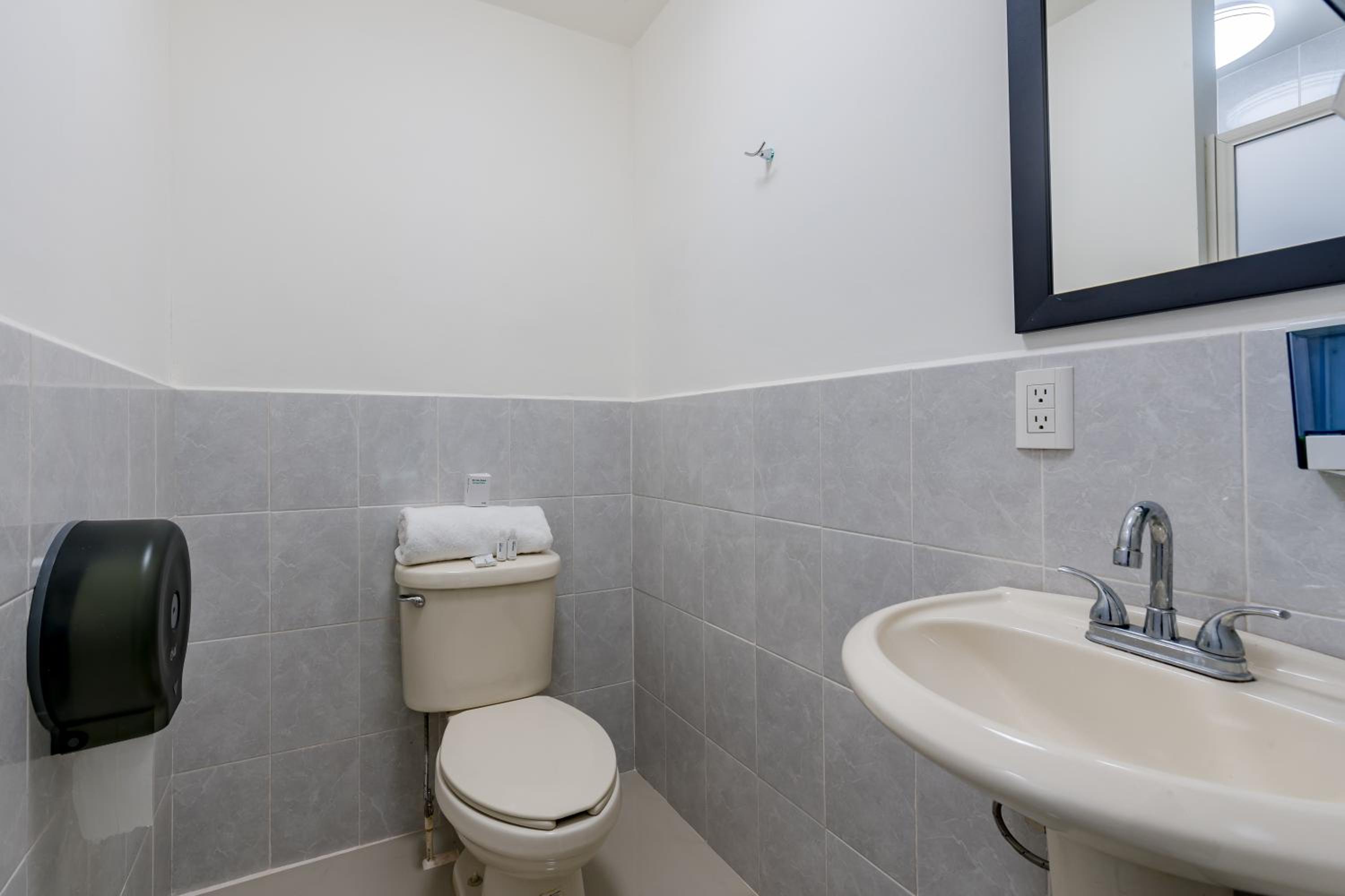 Superior Quadruple Room - Photo 2