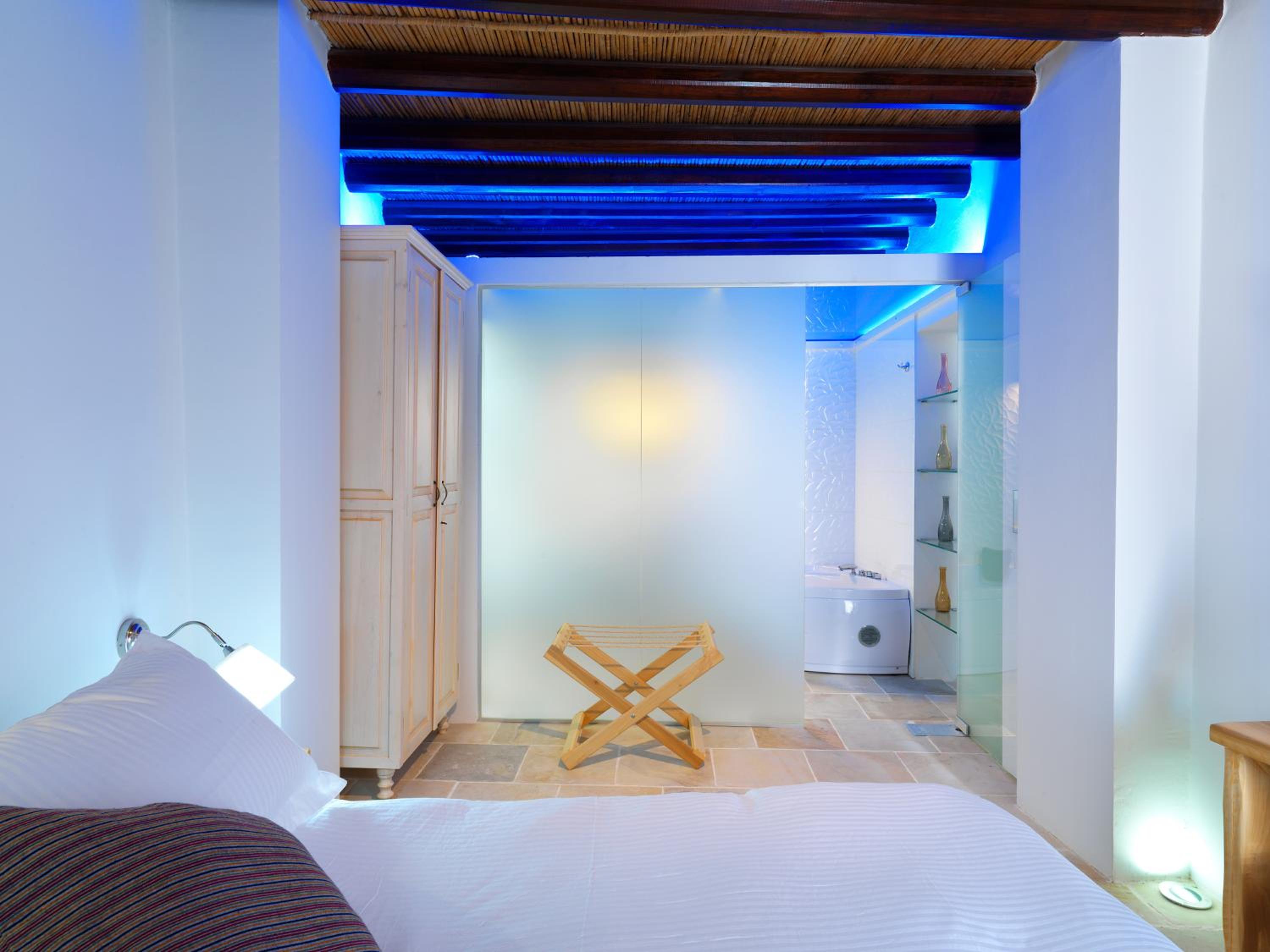 Studio with Spa Bath photo 3