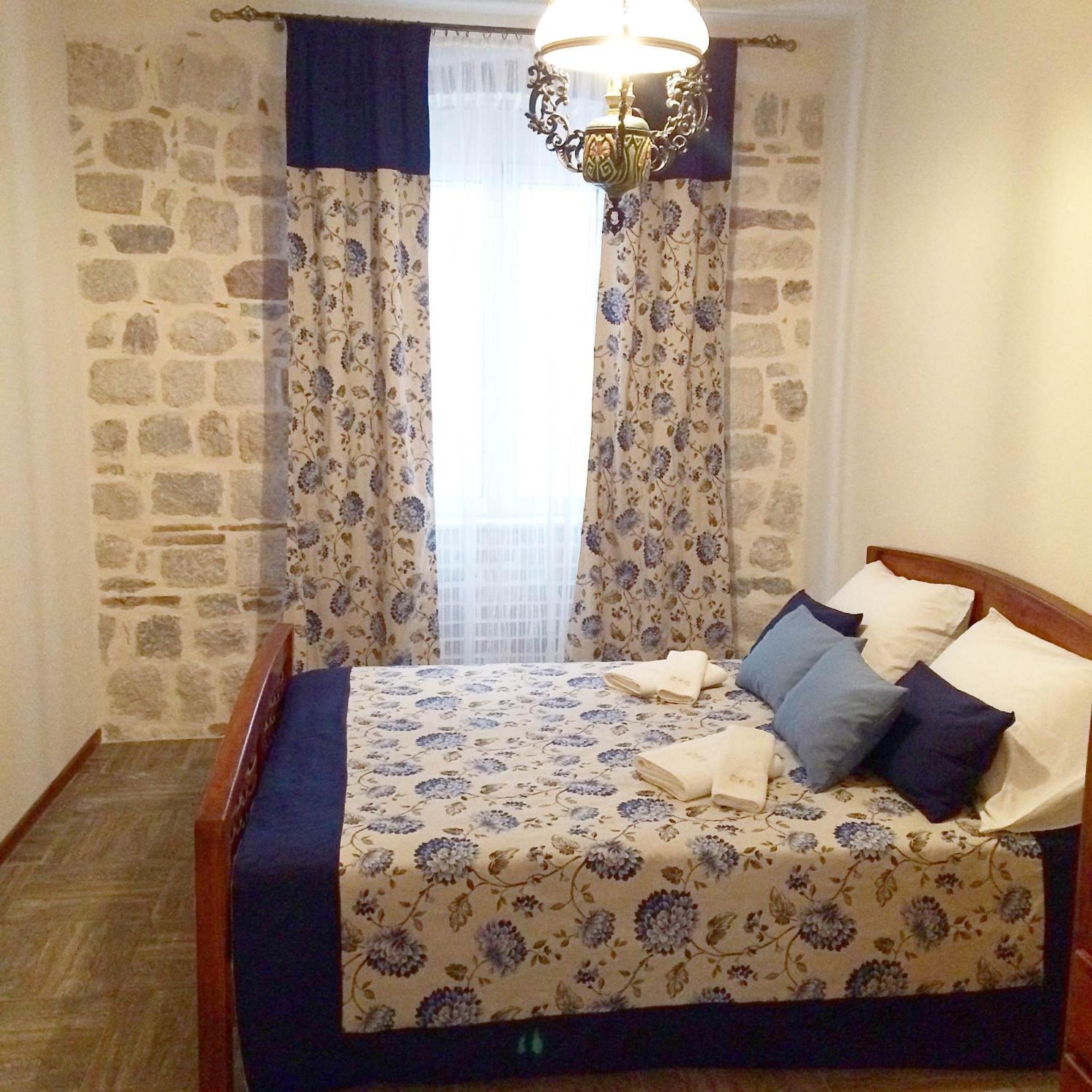One-Bedroom Apartment - Photo 3