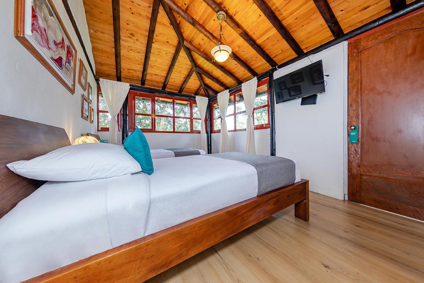 Standard Twin Room photo 2