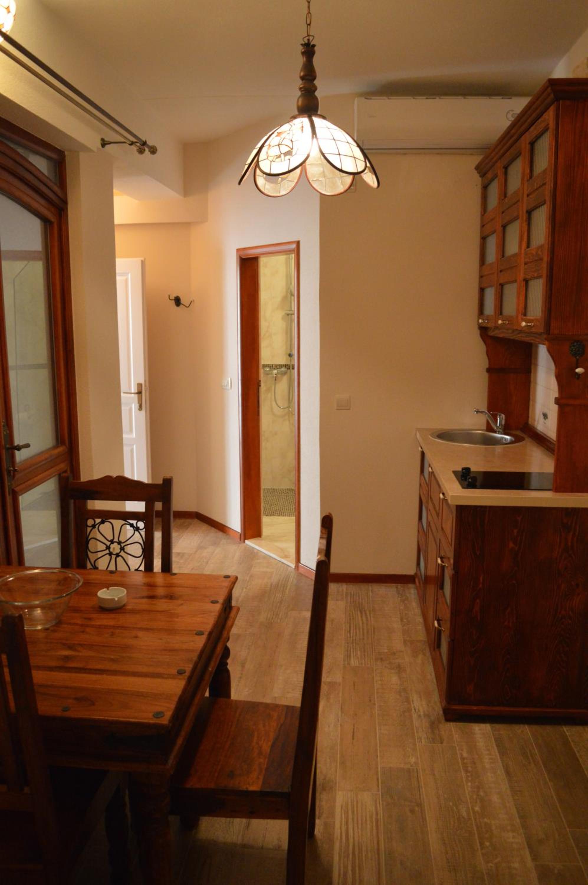 One-Bedroom Apartment - Photo 2