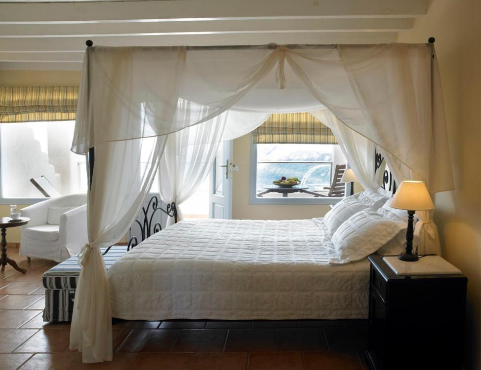 Two-Bedroom Master Suite Caldera View - Photo 1