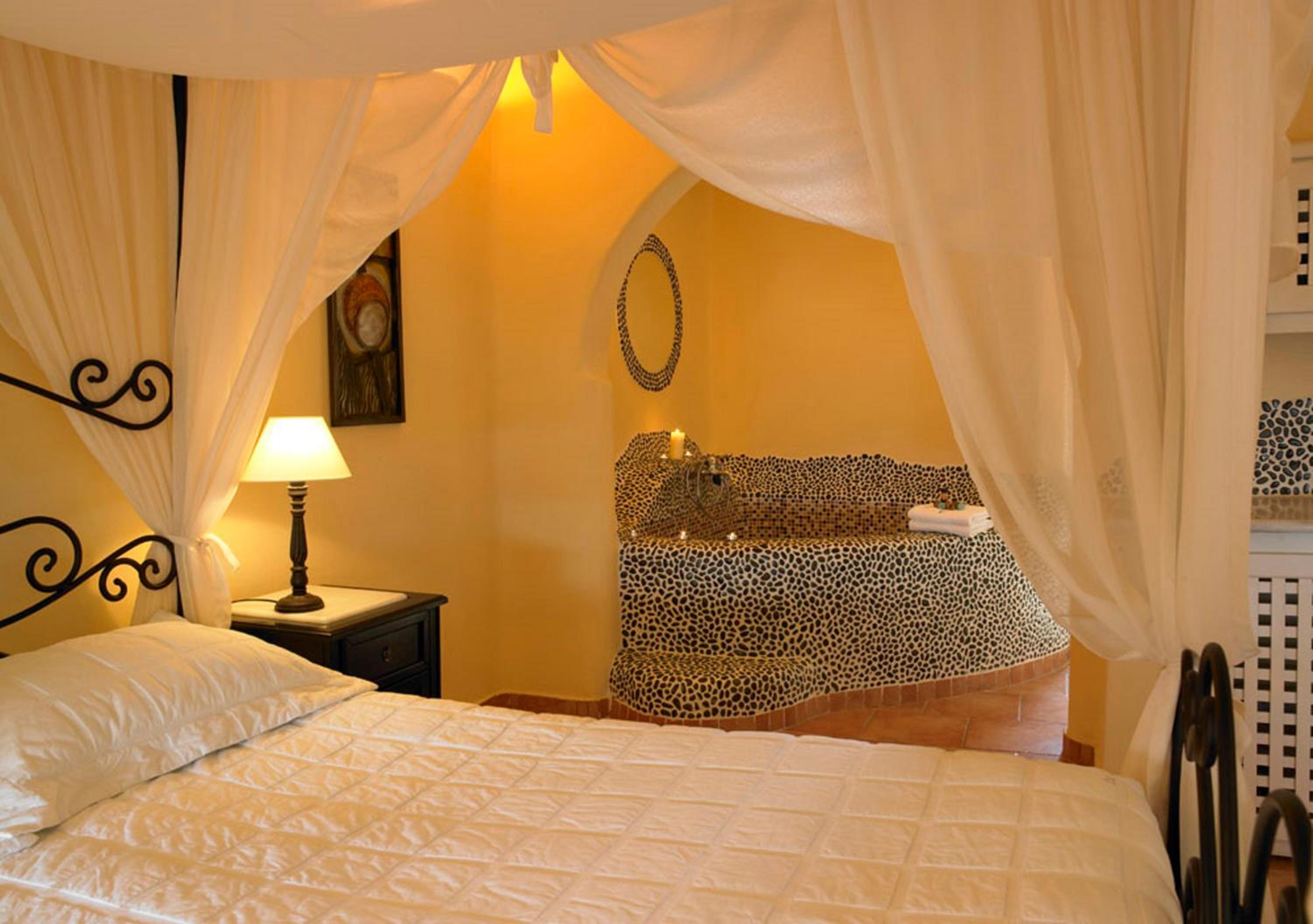 Two-Bedroom Master Suite Caldera View - Photo 2