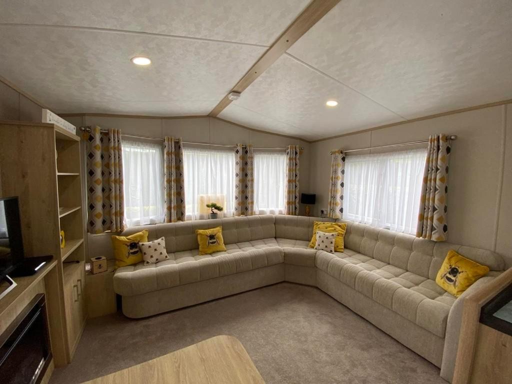 Mobile Home - Photo 3