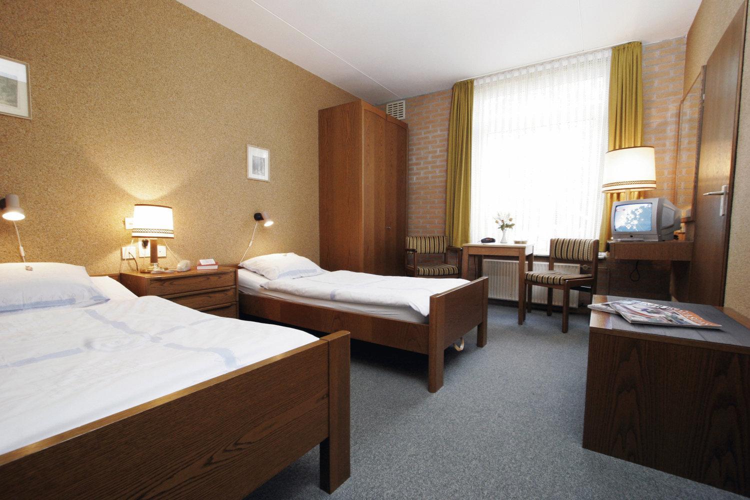 Standard Twin Room - Photo 3