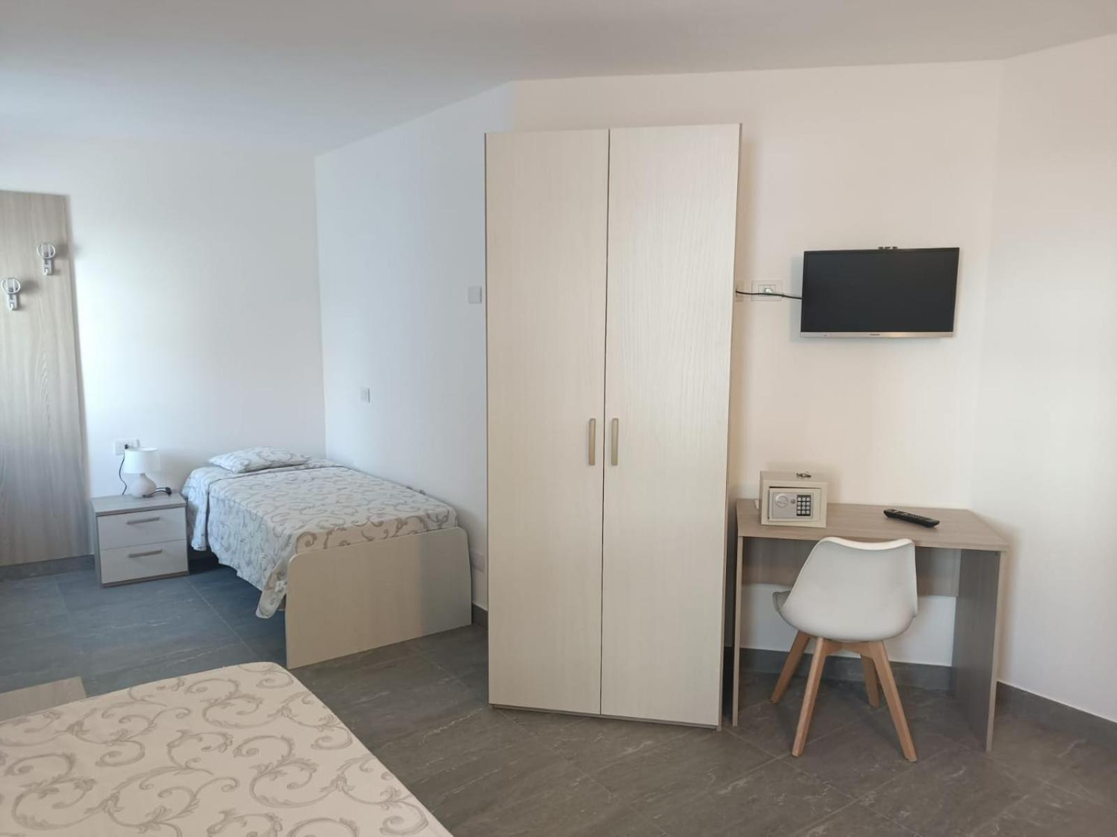 Double or Twin Room photo 2
