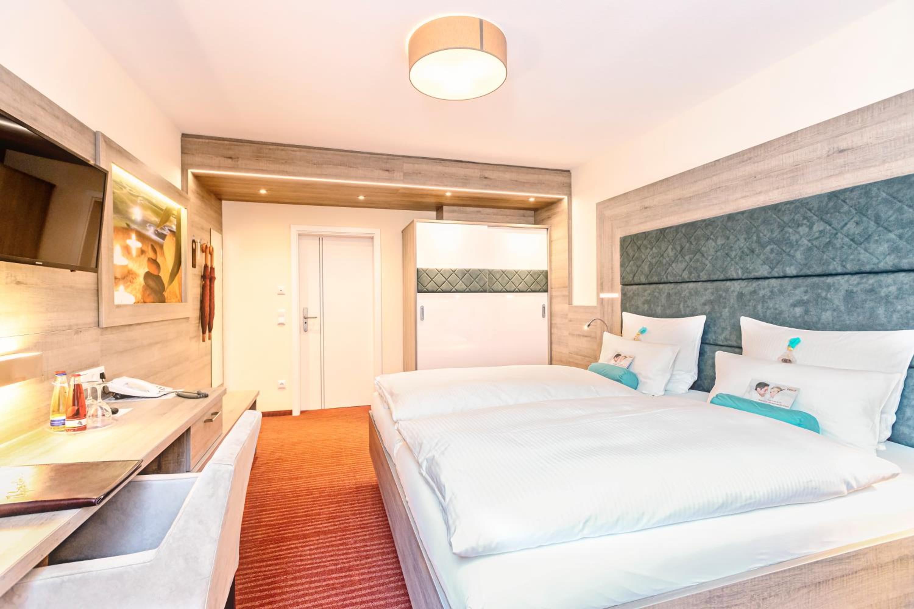 Double Room with Balcony - Photo 1